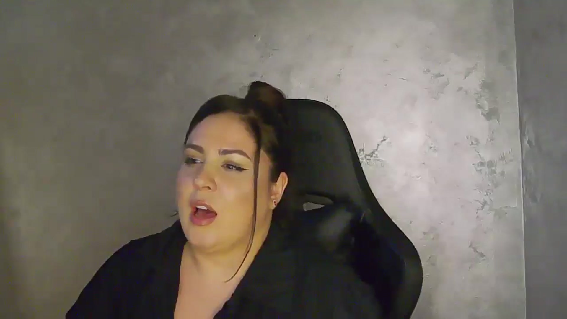 Gallery image thumbnail from NotVanilla's myfreecams stream on, 04/15/2026, 02:04 image 13 of 20