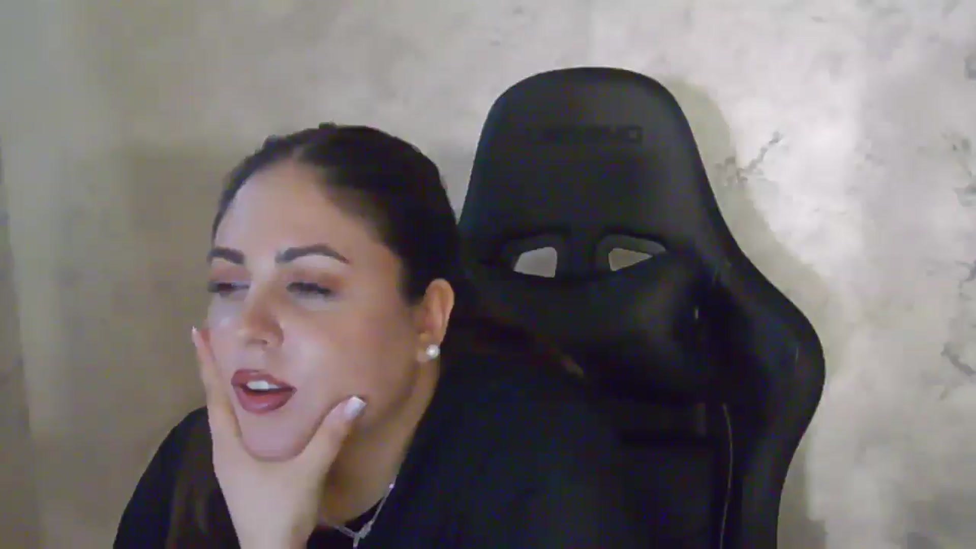 Gallery image thumbnail from NotVanilla's myfreecams stream on, 04/17/2026, 24:58 image 16 of 20