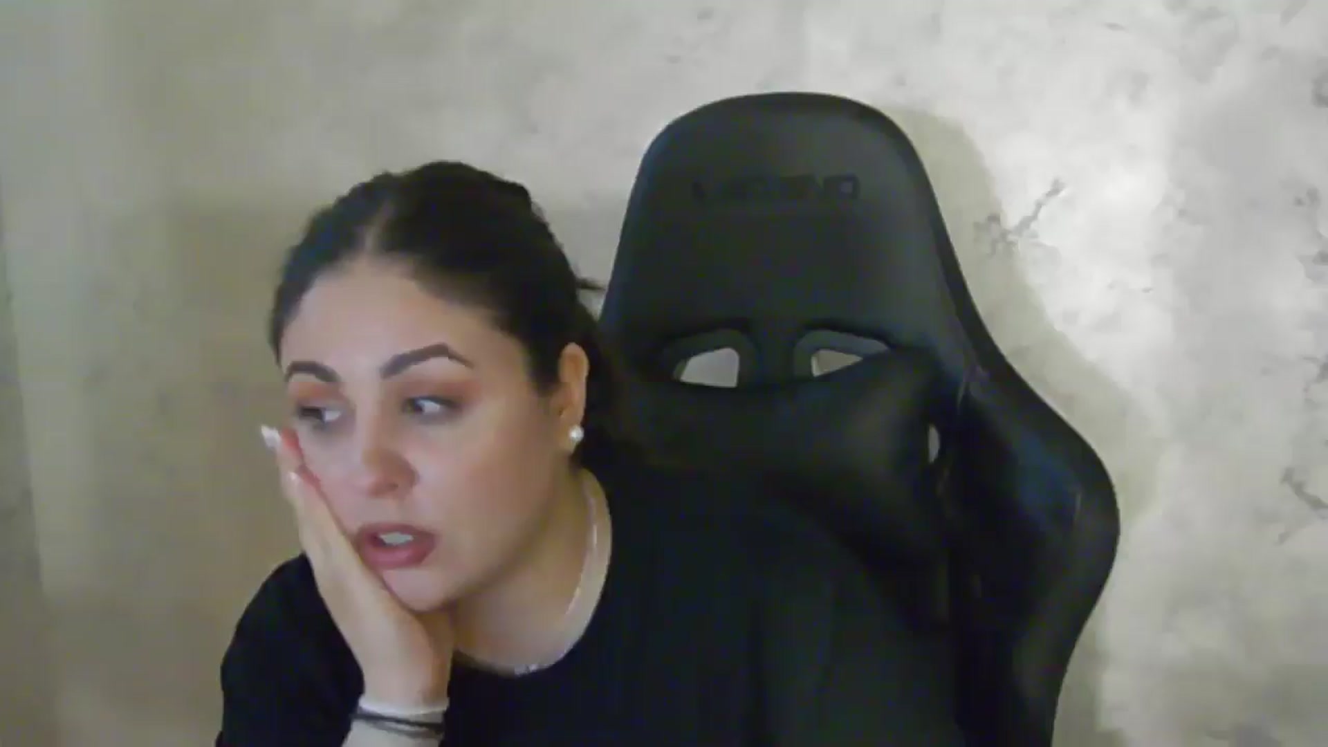 Gallery image thumbnail from NotVanilla's myfreecams stream on, 04/17/2026, 01:44 image 15 of 20