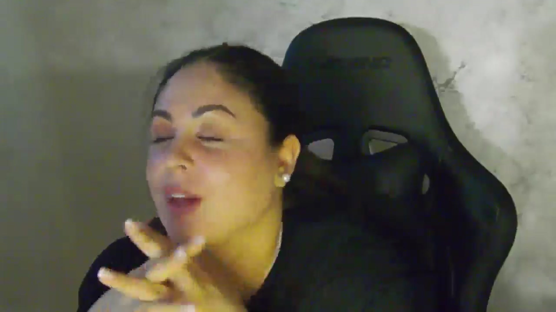 Gallery image thumbnail from NotVanilla's myfreecams stream on, 04/17/2026, 04:21 image 6 of 20