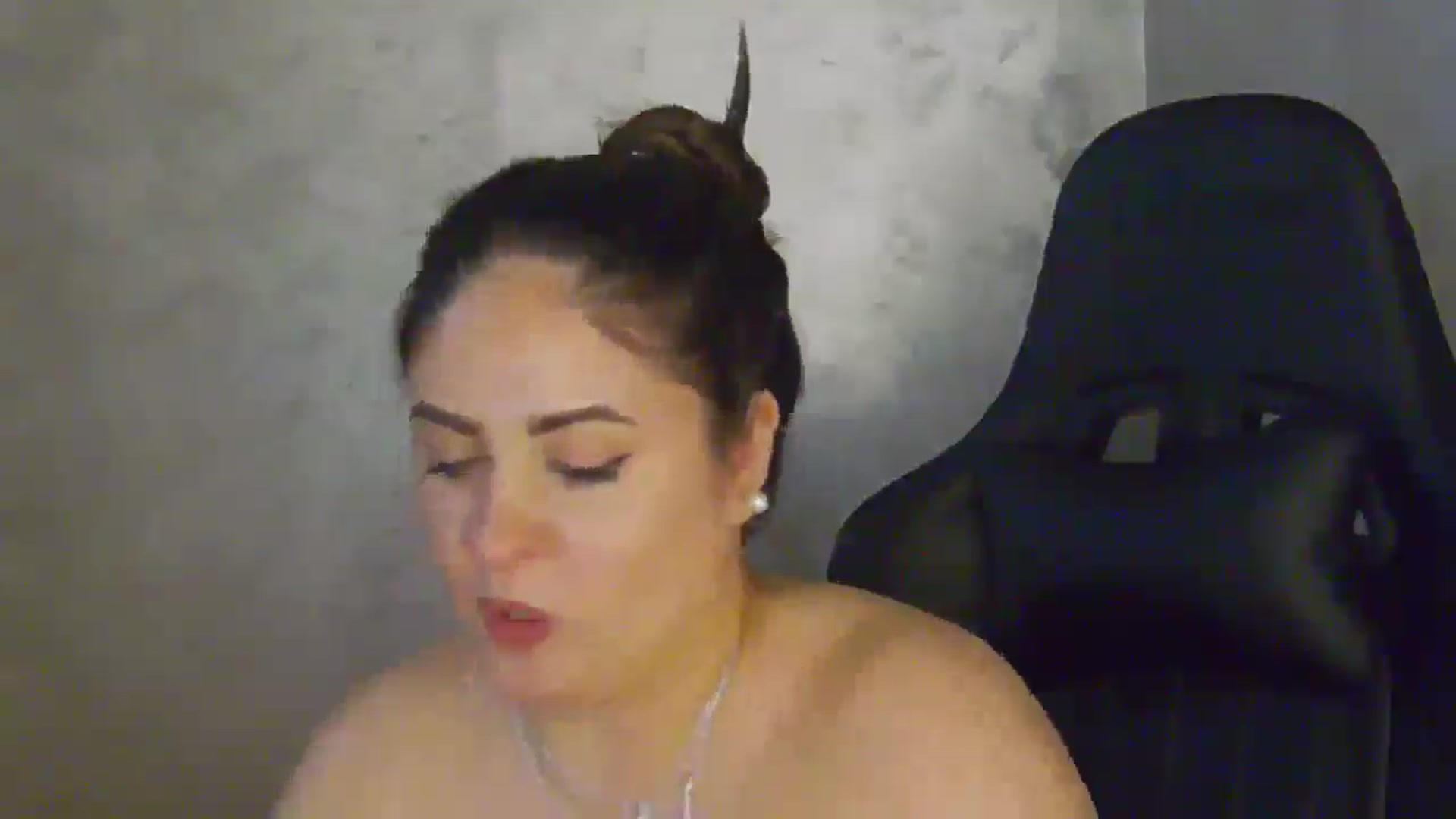 Gallery image thumbnail from NotVanilla's myfreecams stream on, 04/18/2026, 05:25 image 18 of 20