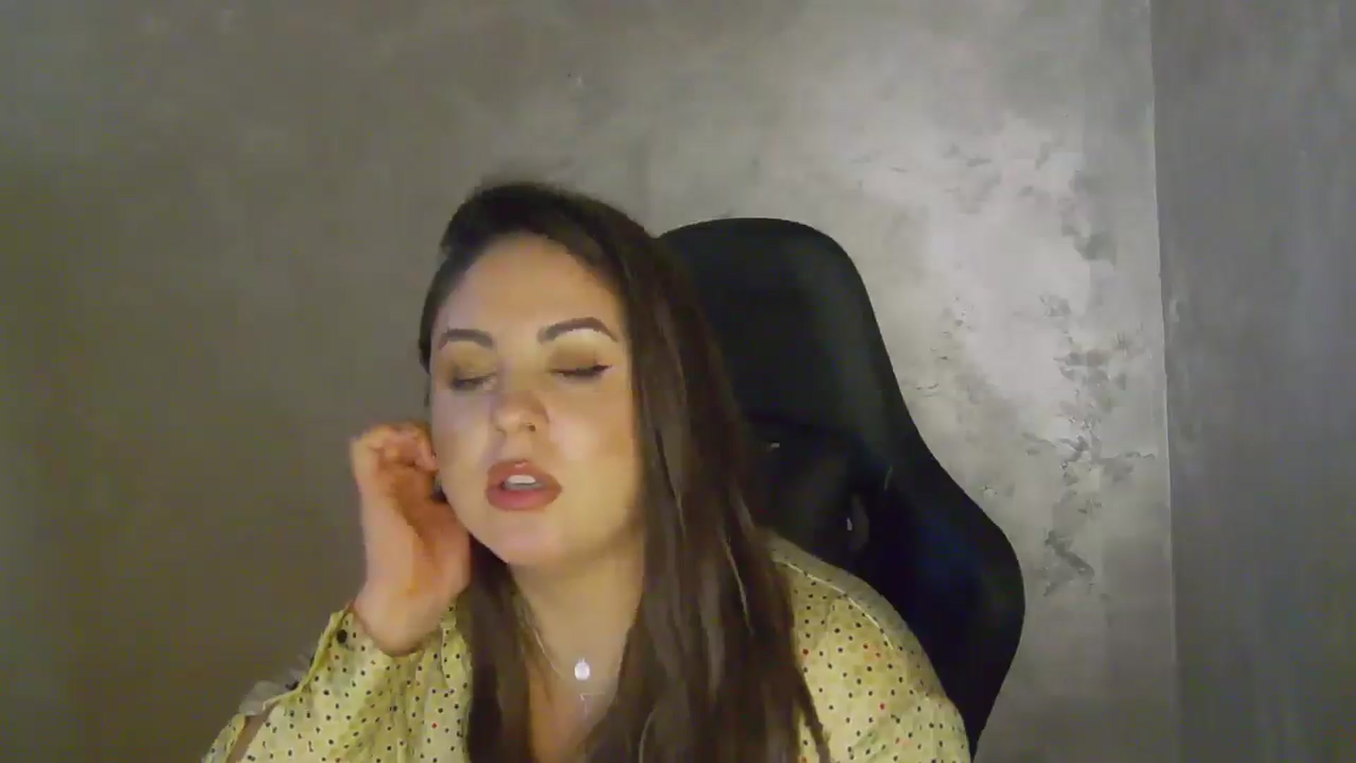 Gallery image thumbnail from NotVanilla's myfreecams stream on, 04/25/2026, 01:56 image 2 of 20