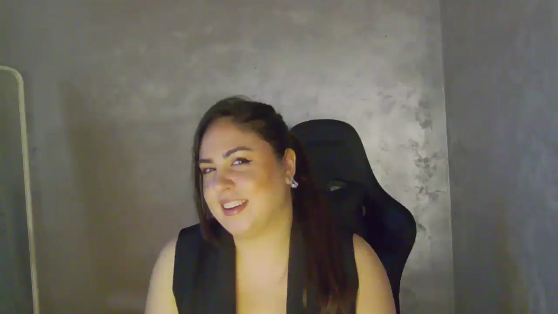 Gallery image thumbnail from NotVanilla's myfreecams stream on, 04/28/2026, 22:58 image 17 of 20