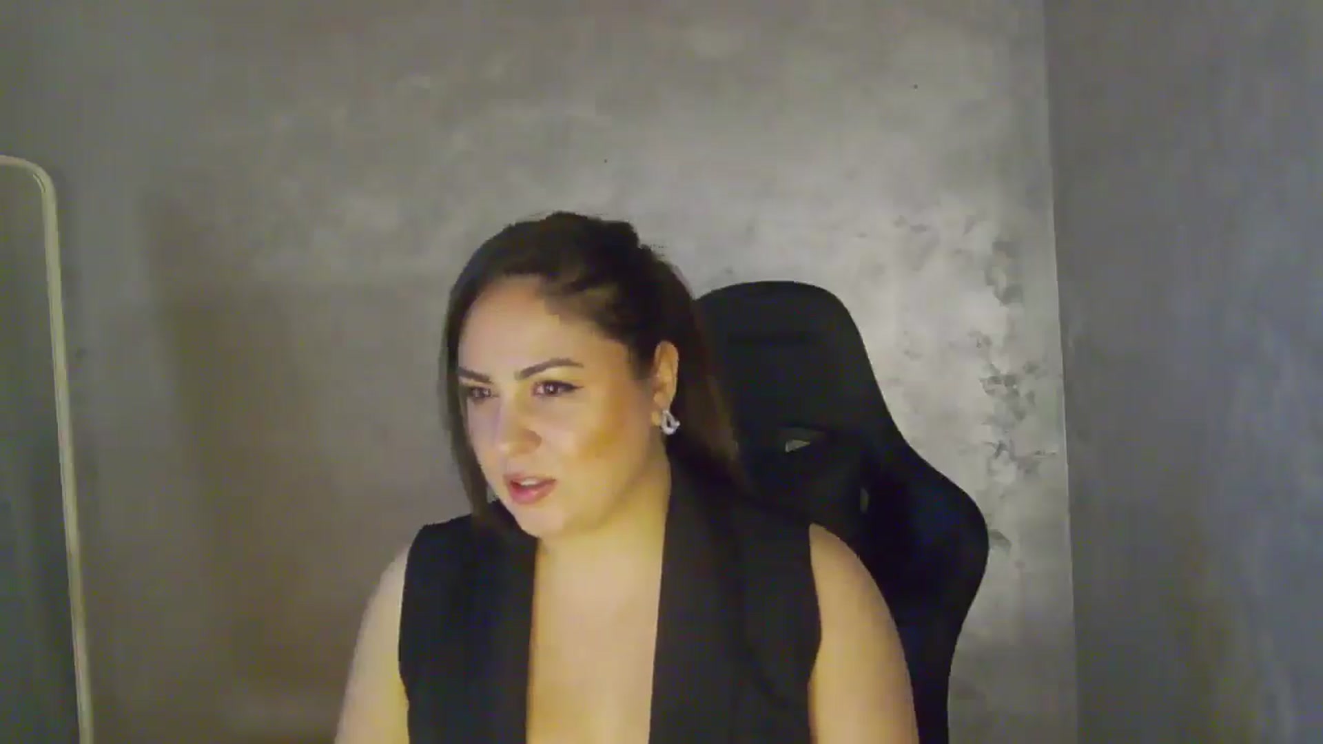 Gallery image thumbnail from NotVanilla's myfreecams stream on, 04/28/2026, 22:58 image 14 of 20