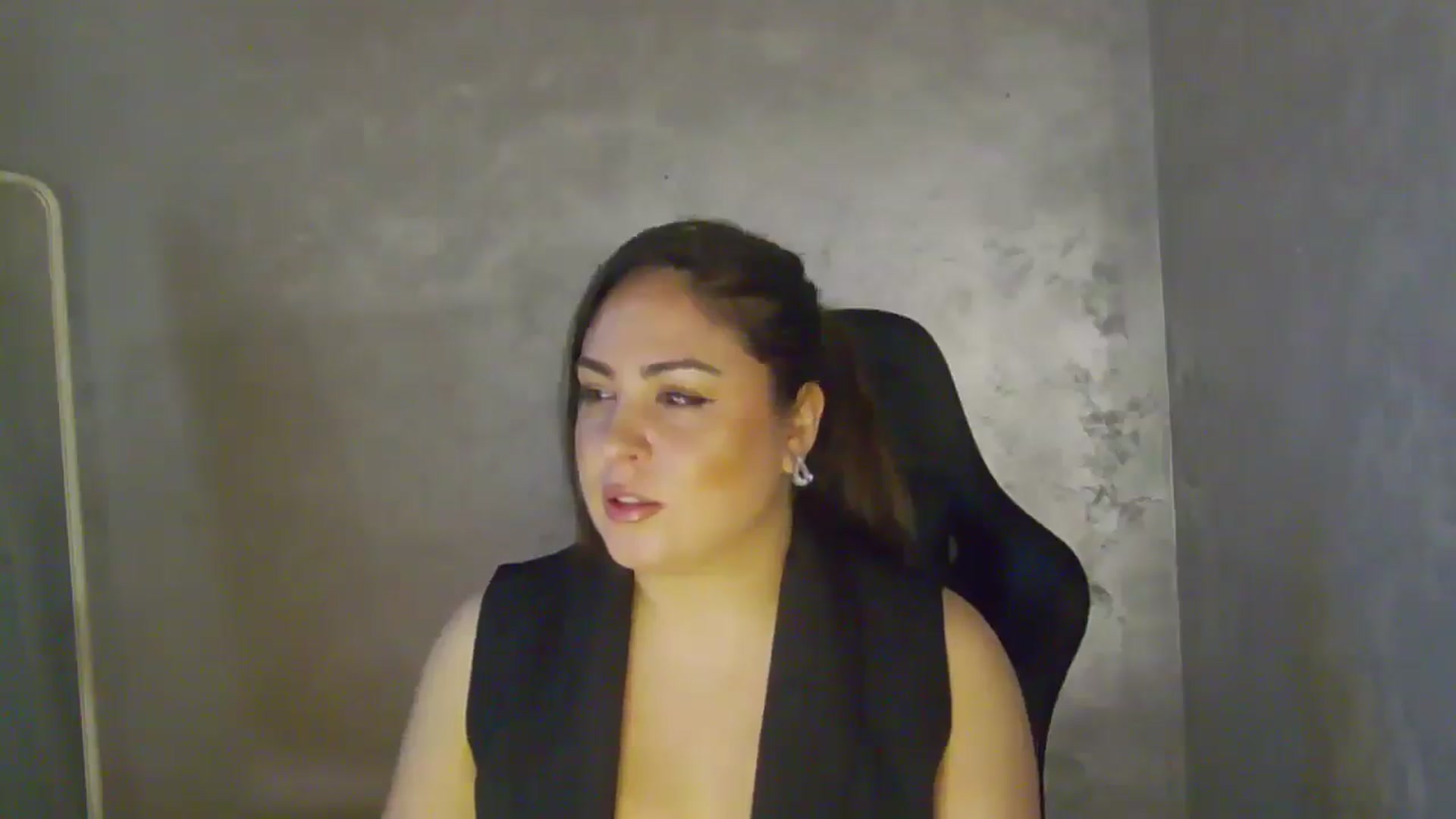 Gallery image thumbnail from NotVanilla's myfreecams stream on, 04/28/2026, 22:58 image 15 of 20