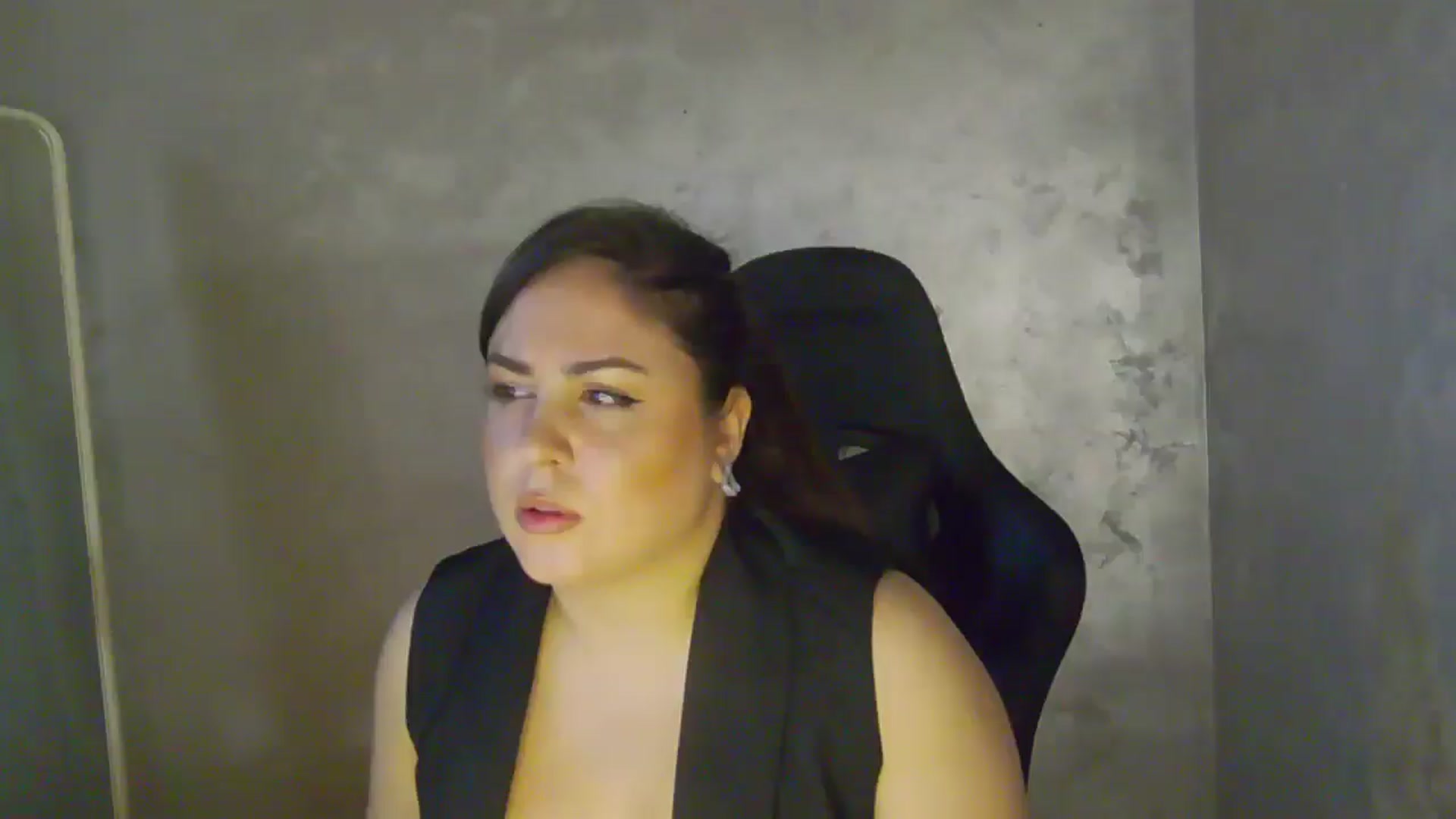 Gallery image thumbnail from NotVanilla's myfreecams stream on, 04/29/2026, 24:00 image 16 of 20