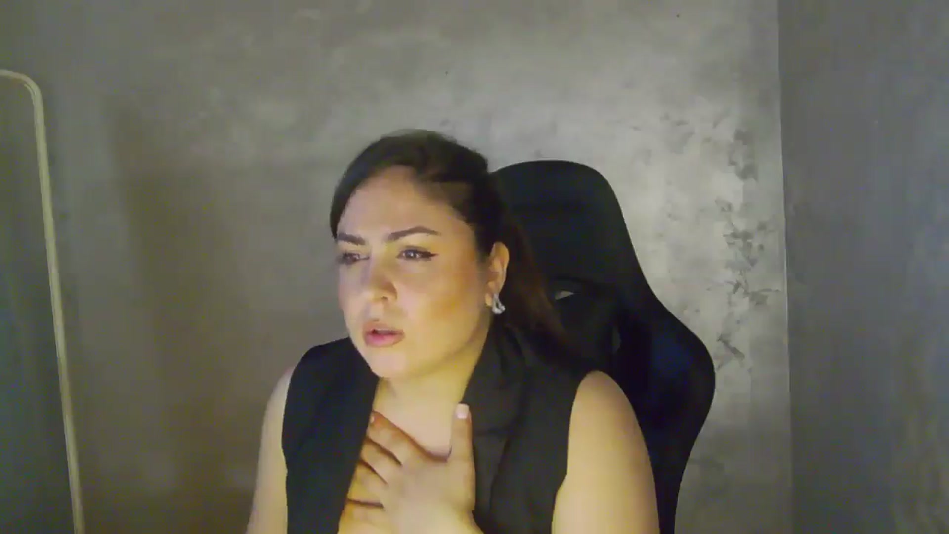 Gallery image thumbnail from NotVanilla's myfreecams stream on, 04/29/2026, 24:00 image 15 of 20