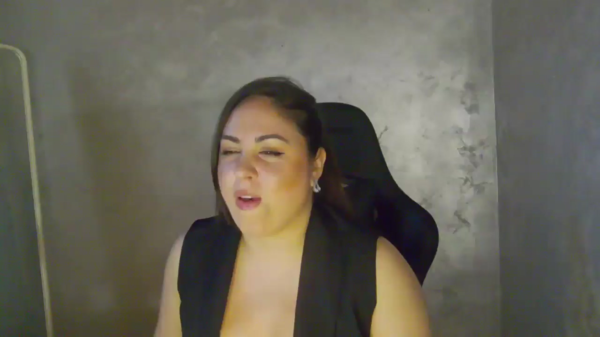 Gallery image thumbnail from NotVanilla's myfreecams stream on, 04/29/2026, 24:00 image 13 of 20