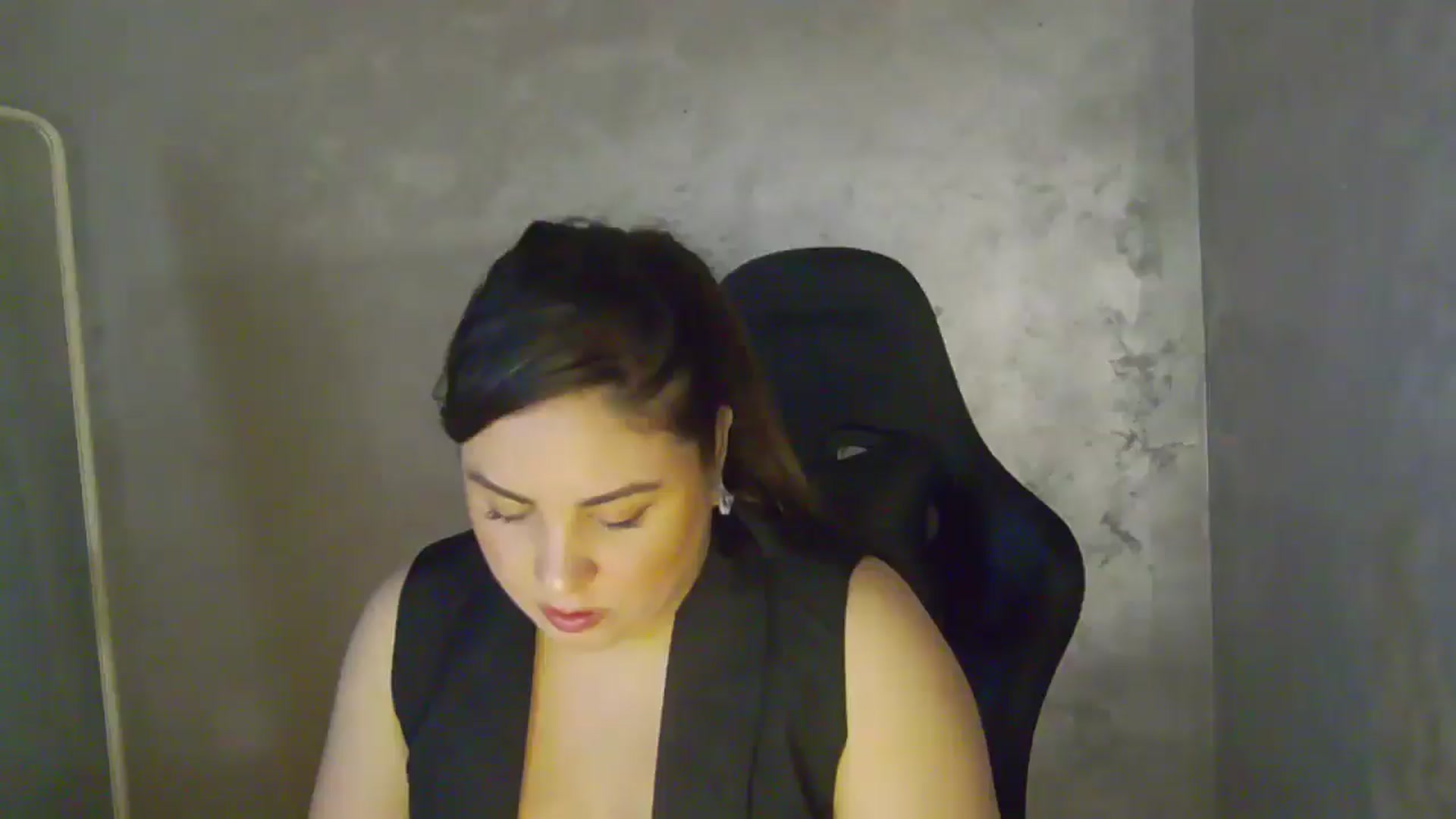 Gallery image thumbnail from NotVanilla's myfreecams stream on, 04/29/2026, 24:00 image 17 of 20