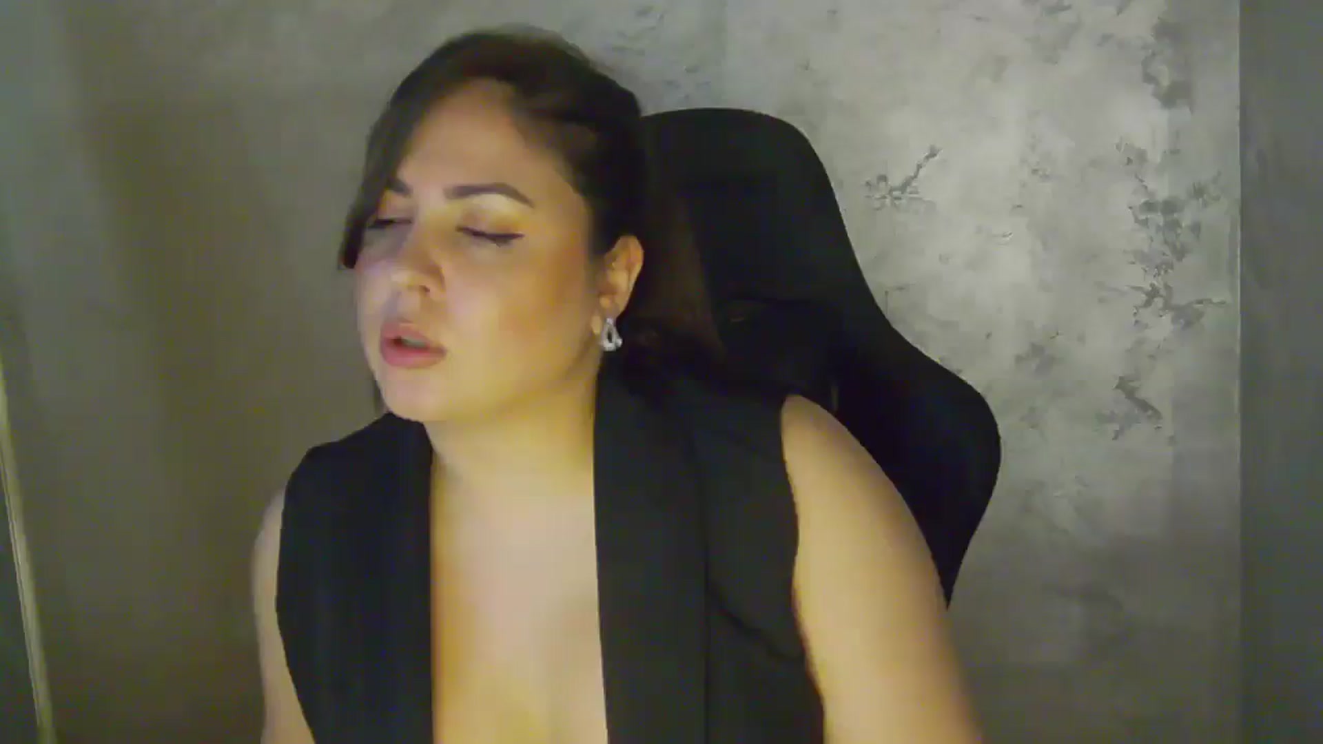 Gallery image thumbnail from NotVanilla's myfreecams stream on, 04/29/2026, 01:36 image 15 of 20