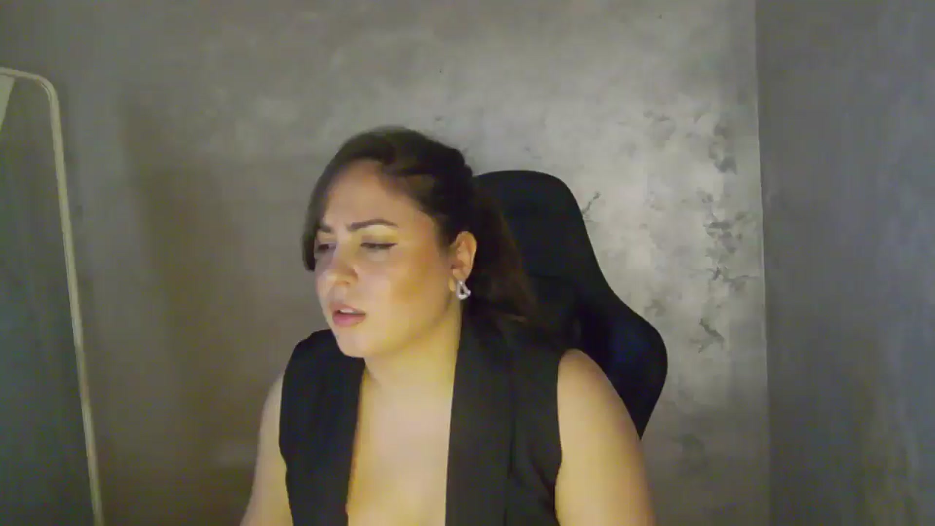 Gallery image thumbnail from NotVanilla's myfreecams stream on, 04/29/2026, 01:36 image 12 of 20