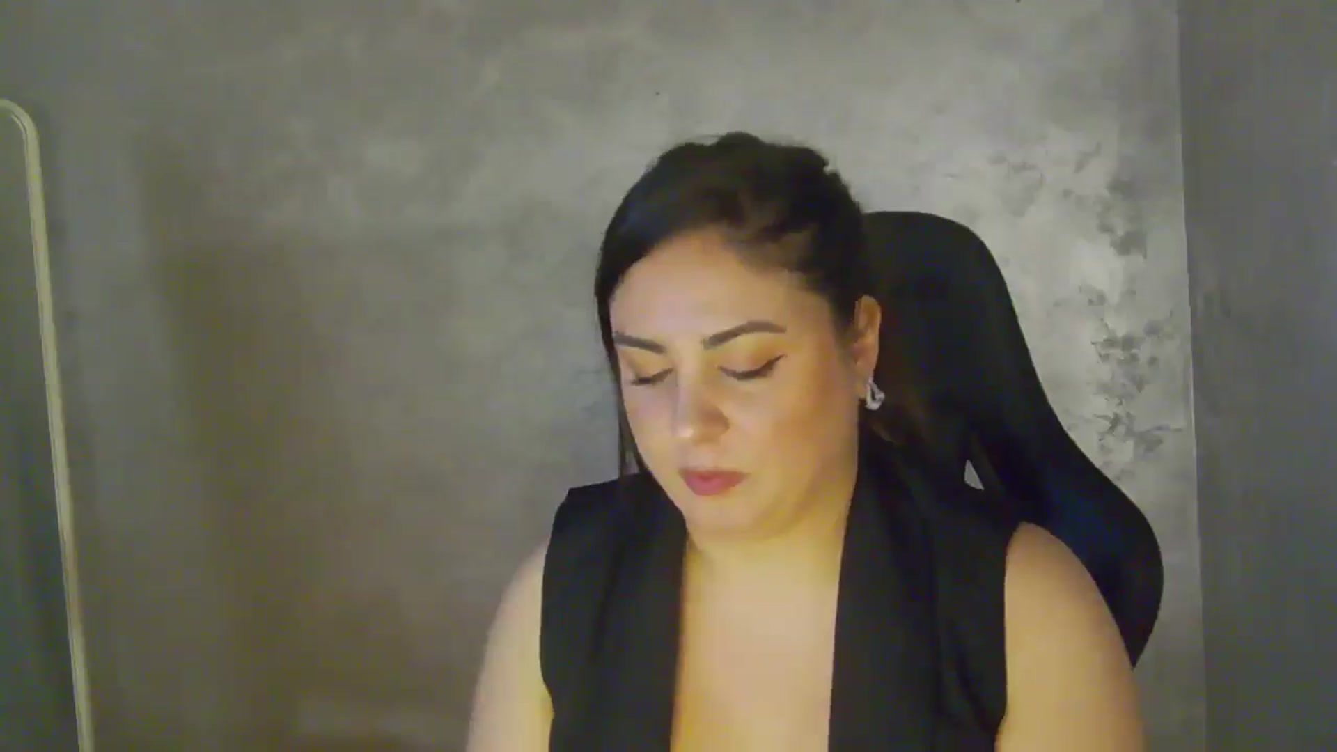 Gallery image thumbnail from NotVanilla's myfreecams stream on, 04/29/2026, 01:36 image 19 of 20