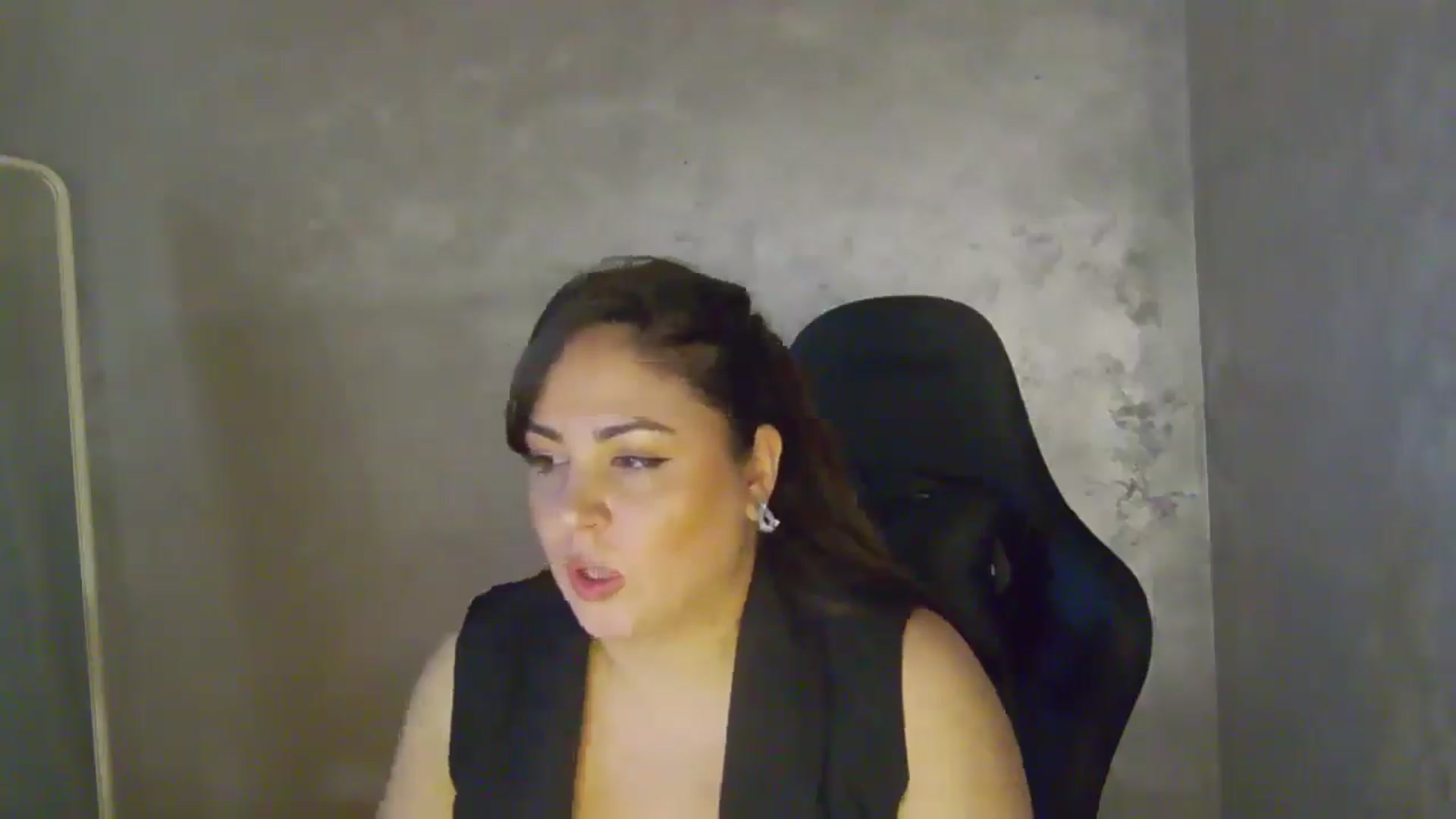 Gallery image thumbnail from NotVanilla's myfreecams stream on, 04/29/2026, 01:36 image 4 of 20
