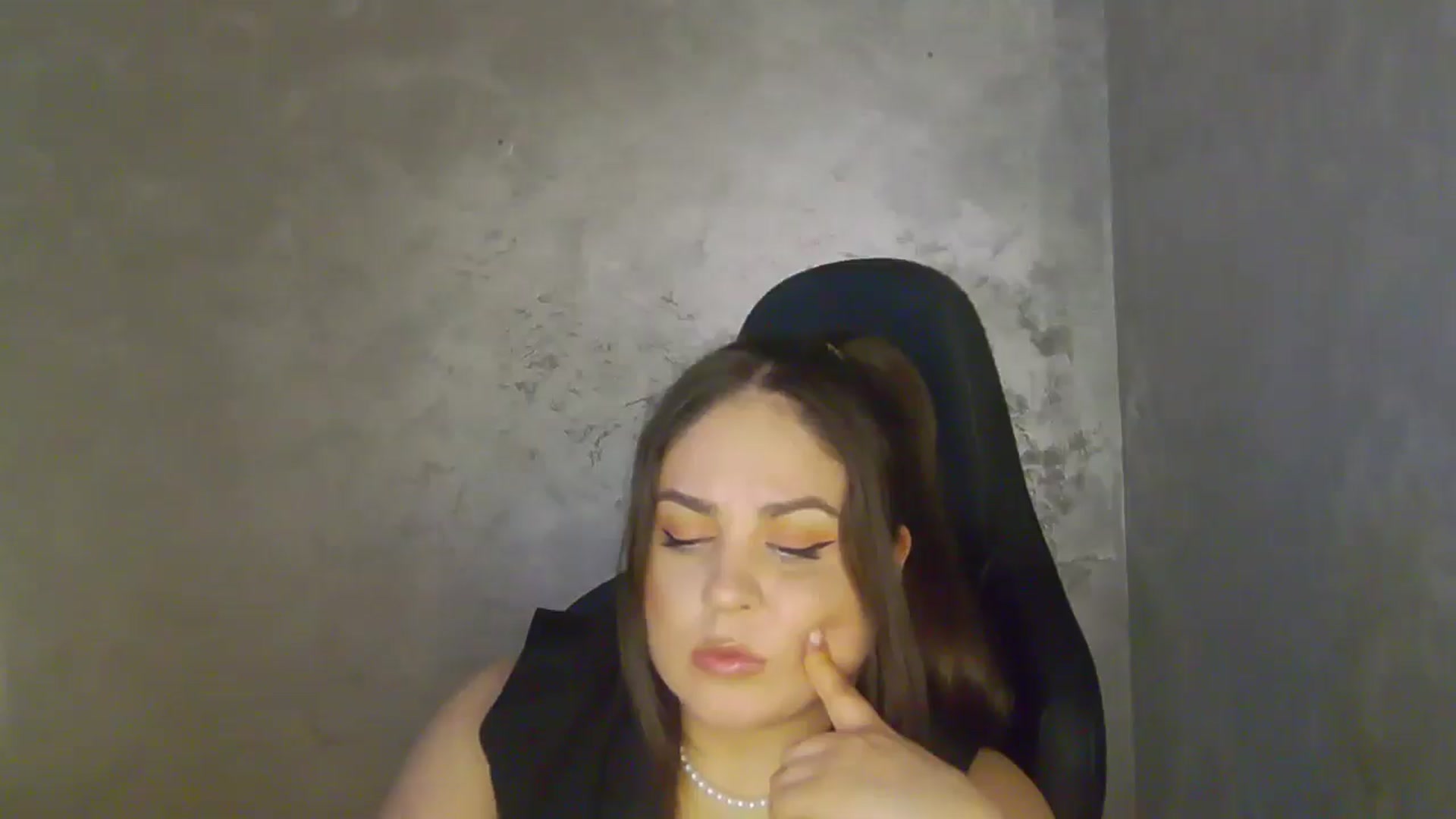 Gallery image thumbnail from NotVanilla's myfreecams stream on, 05/06/2026, 03:31 image 16 of 20
