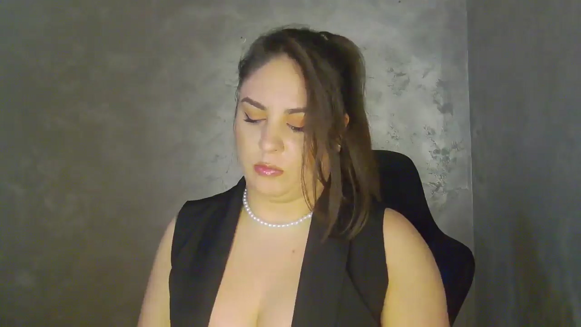 Gallery image thumbnail from NotVanilla's myfreecams stream on, 05/06/2026, 05:02 image 17 of 20
