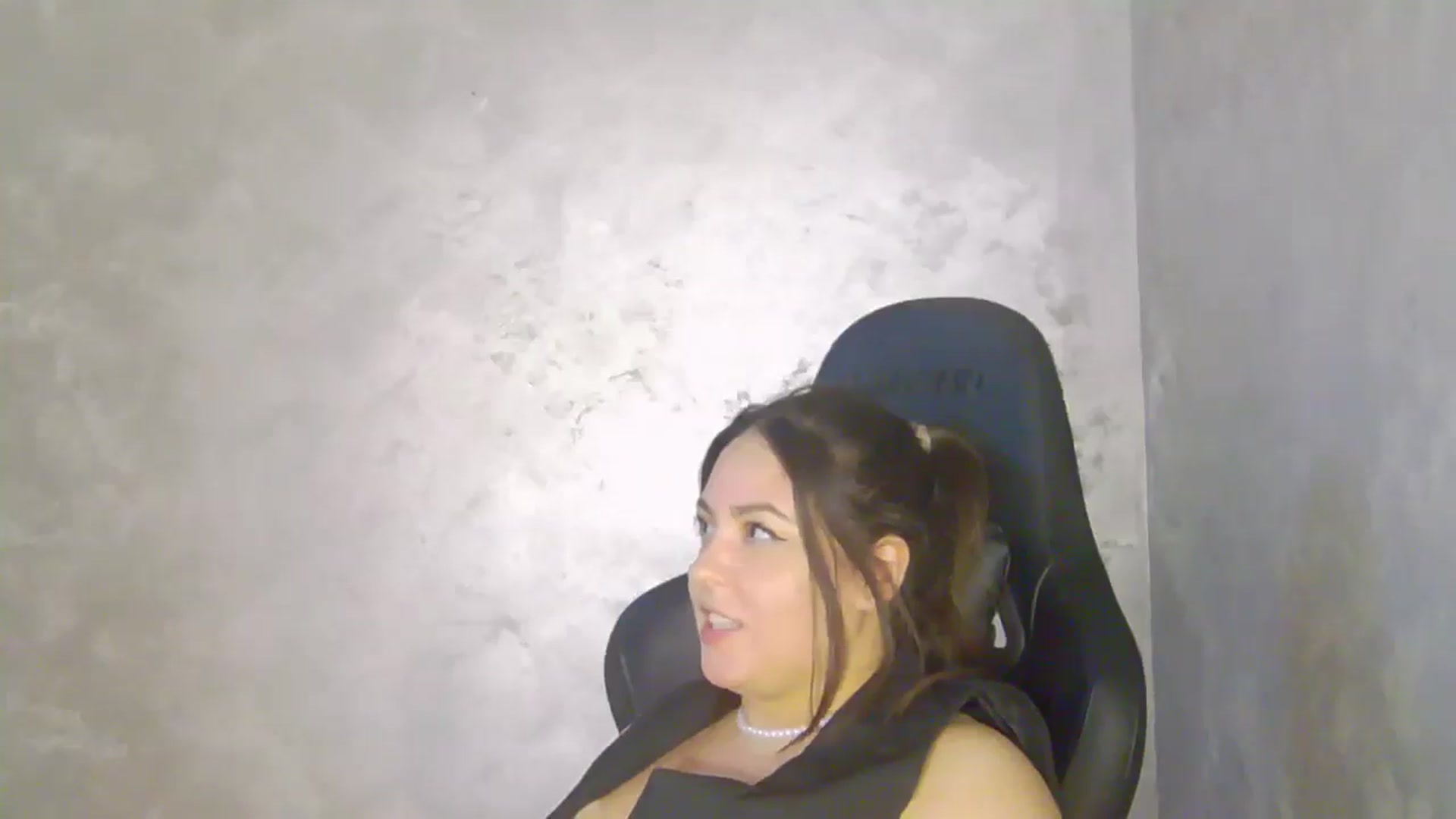 Gallery image thumbnail from NotVanilla's myfreecams stream on, 05/06/2026, 07:04 image 17 of 20