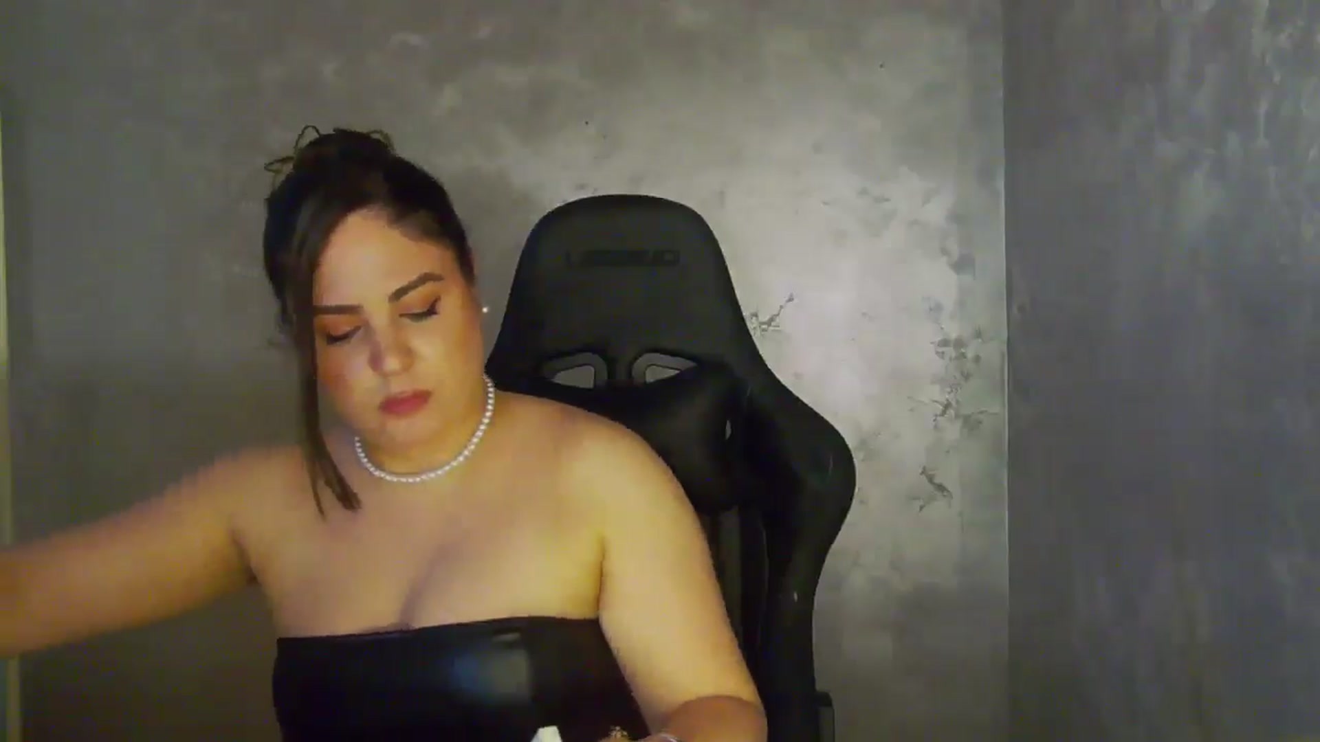 Gallery image thumbnail from NotVanilla's myfreecams stream on, 05/07/2026, 23:35 image 11 of 20