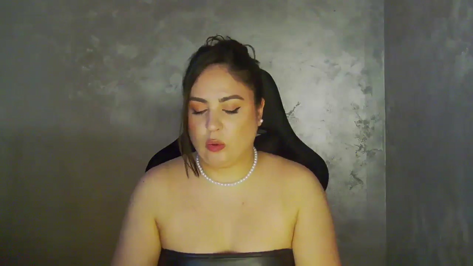Gallery image thumbnail from NotVanilla's myfreecams stream on, 05/07/2026, 23:35 image 3 of 20