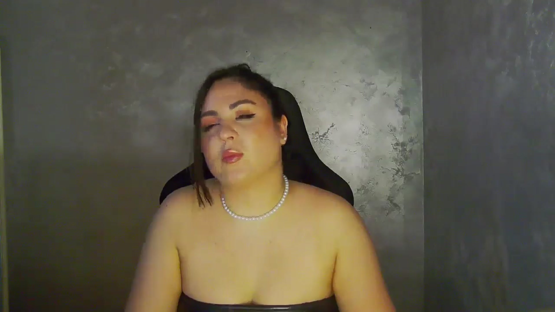 Gallery image thumbnail from NotVanilla's myfreecams stream on, 05/07/2026, 23:35 image 17 of 20