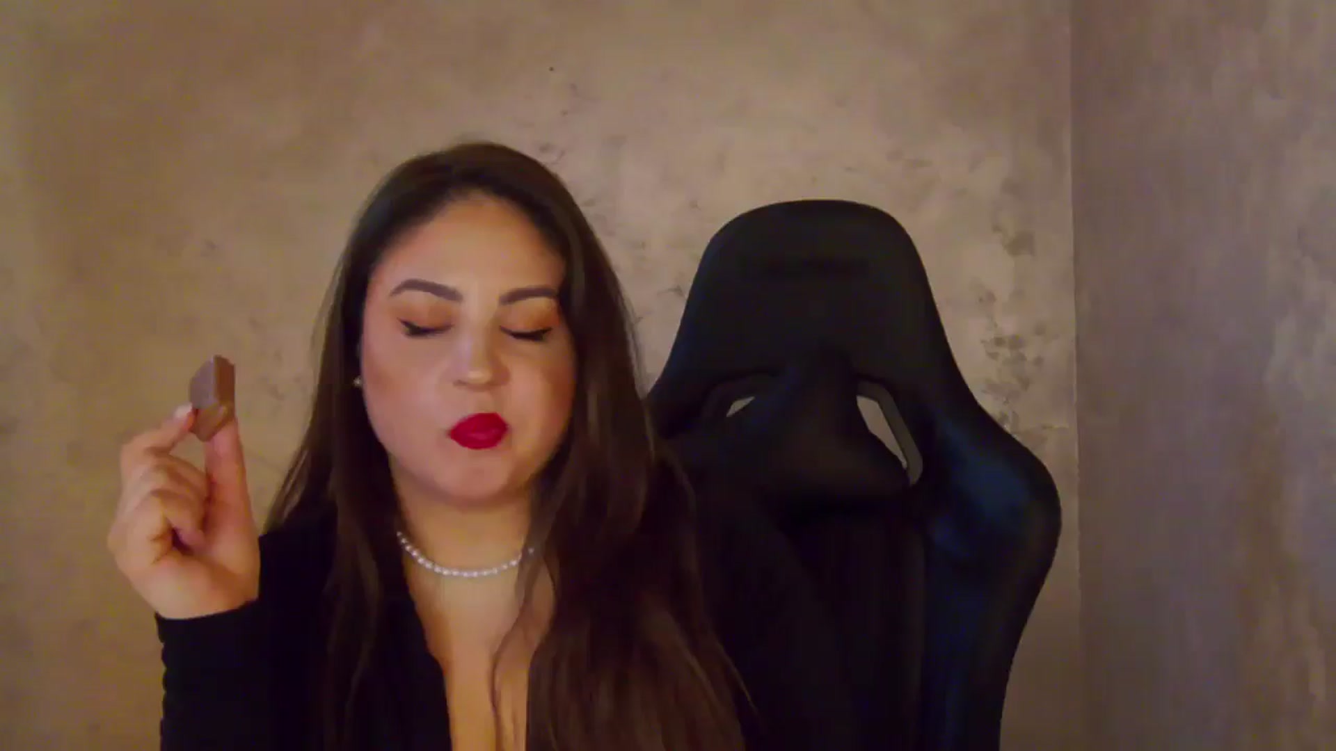 Gallery image thumbnail from NotVanilla's myfreecams stream on, 05/09/2026, 05:18 image 1 of 20