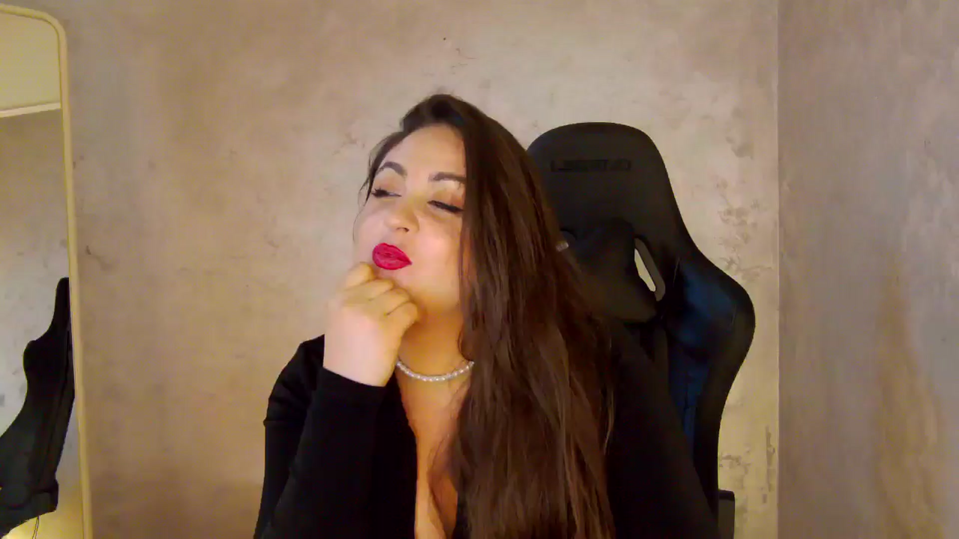 Gallery image thumbnail from NotVanilla's myfreecams stream on, 05/09/2026, 07:23 image 3 of 20