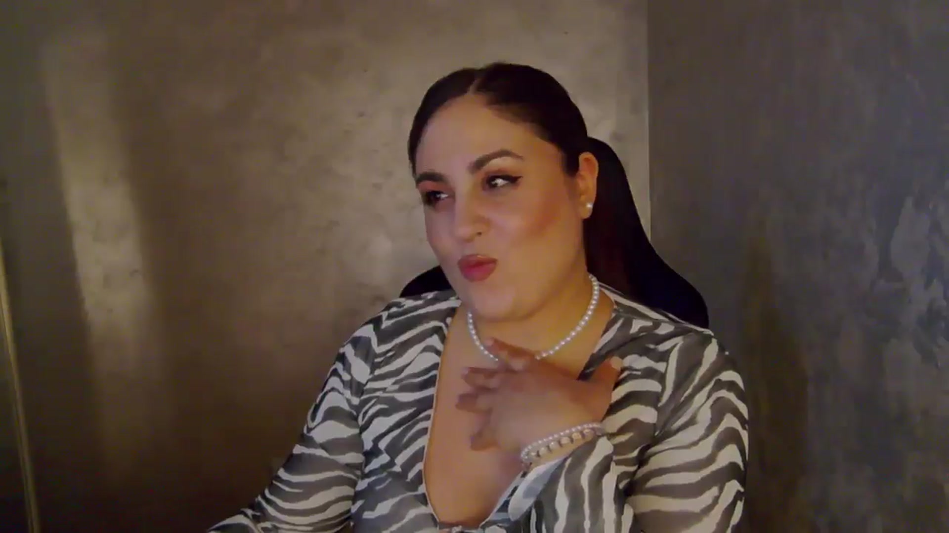 Gallery image thumbnail from NotVanilla's myfreecams stream on, 05/10/2026, 07:46 image 17 of 20