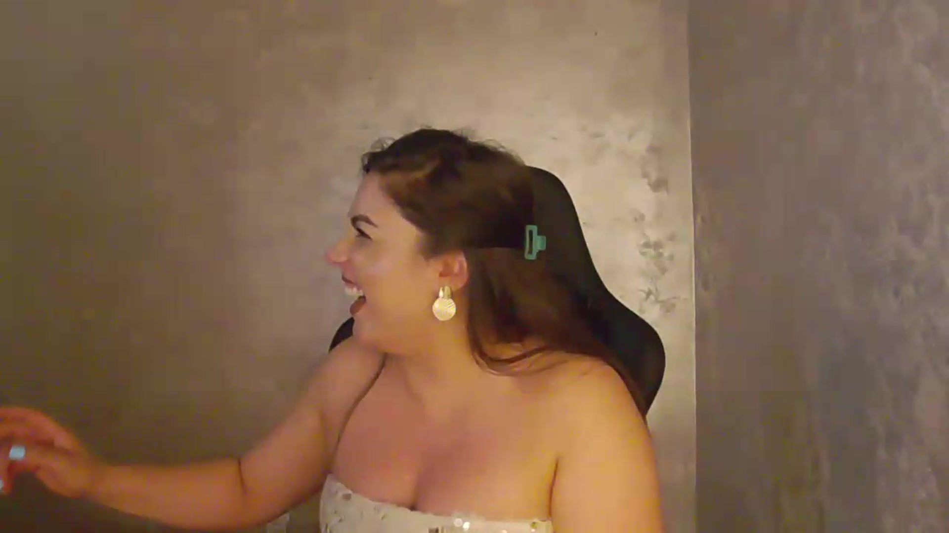 Gallery image thumbnail from NotVanilla's myfreecams stream on, 06/23/2026, 24:21 image 18 of 20