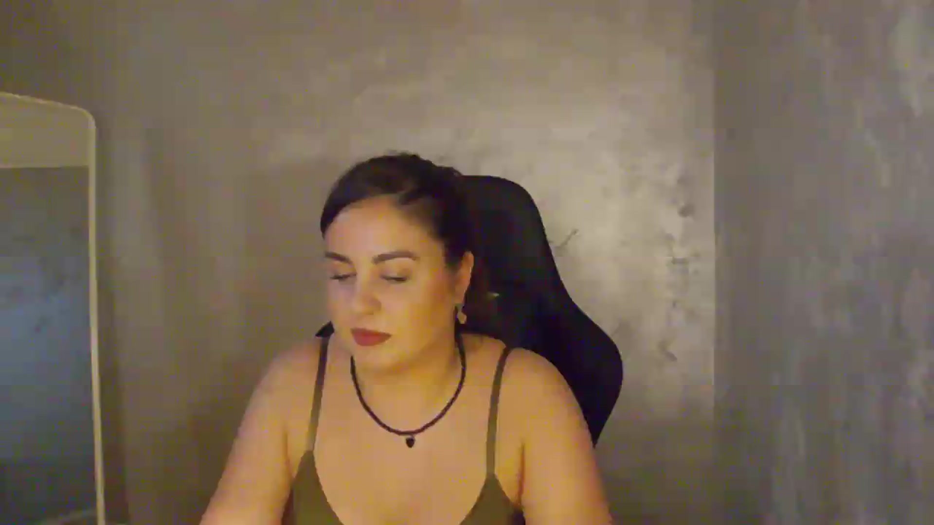 Gallery image thumbnail from NotVanilla's myfreecams stream on, 07/06/2026, 01:39 image 17 of 20