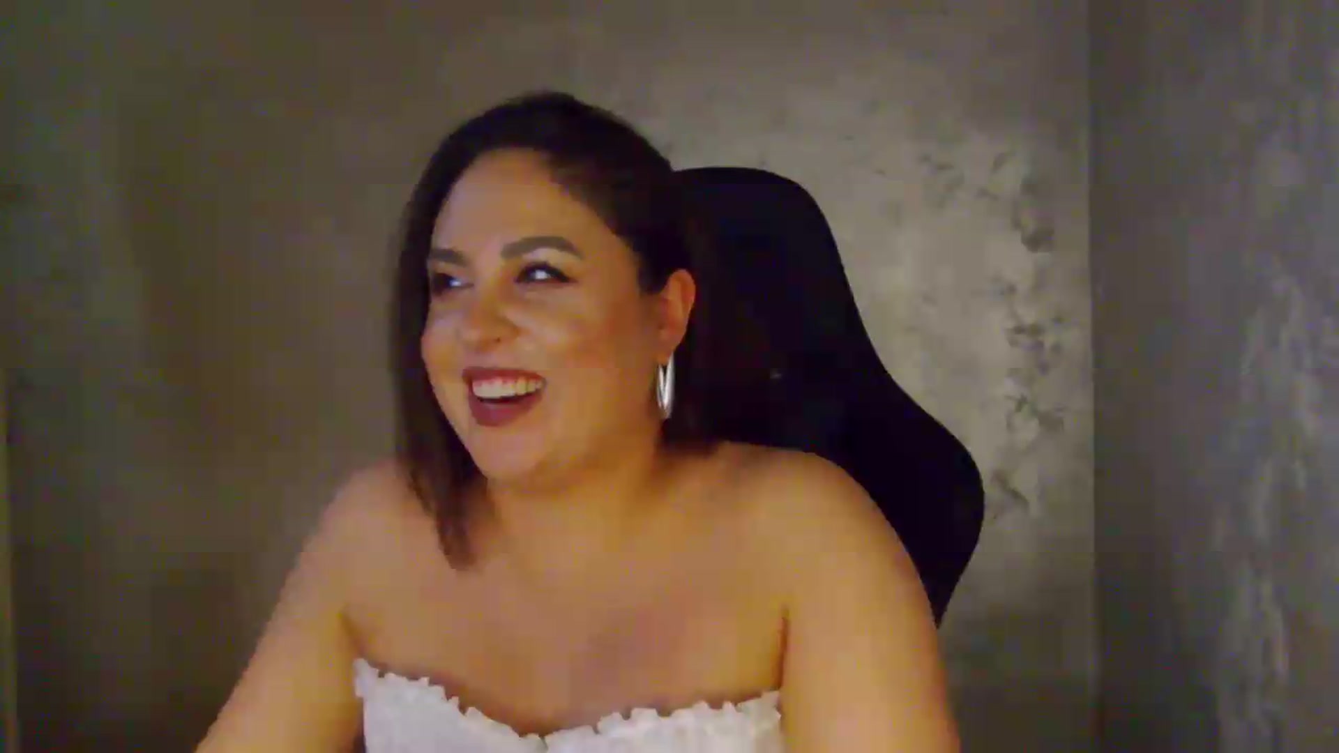 Gallery image thumbnail from NotVanilla's myfreecams stream on, 07/11/2026, 24:01 image 18 of 20