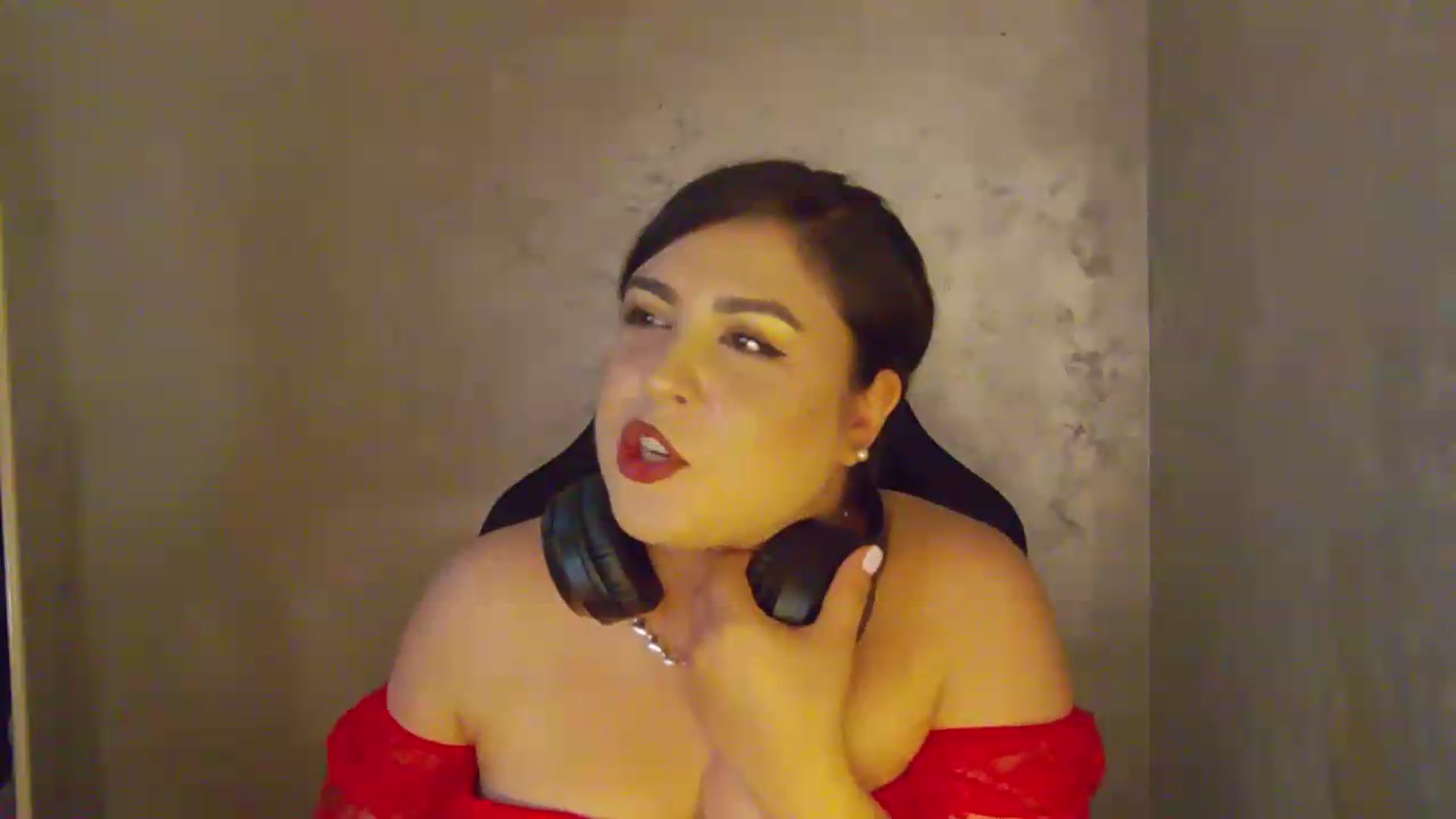 Gallery image thumbnail from NotVanilla's myfreecams stream on, 07/22/2026, 06:04 image 15 of 20