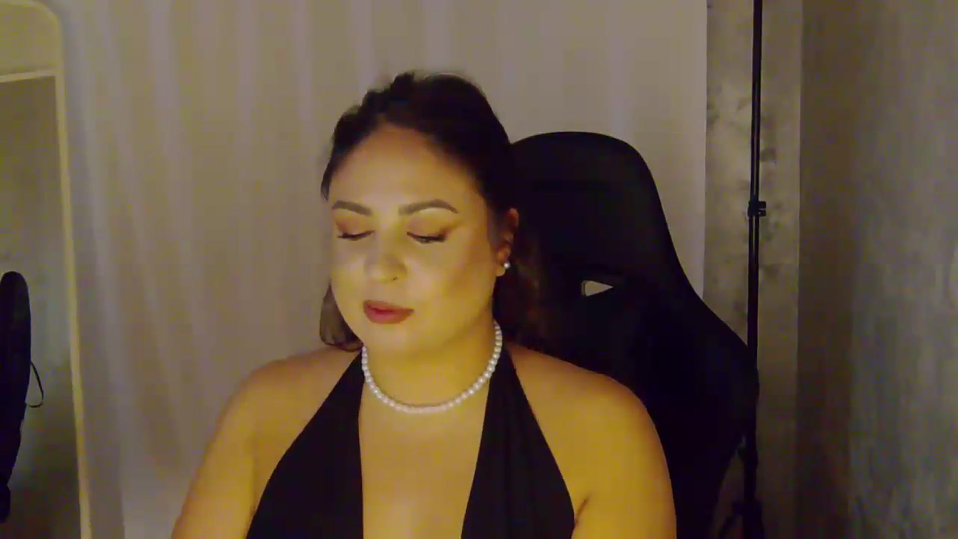 Gallery image thumbnail from NotVanilla's myfreecams stream on, 08/16/2026, 07:40 image 12 of 20