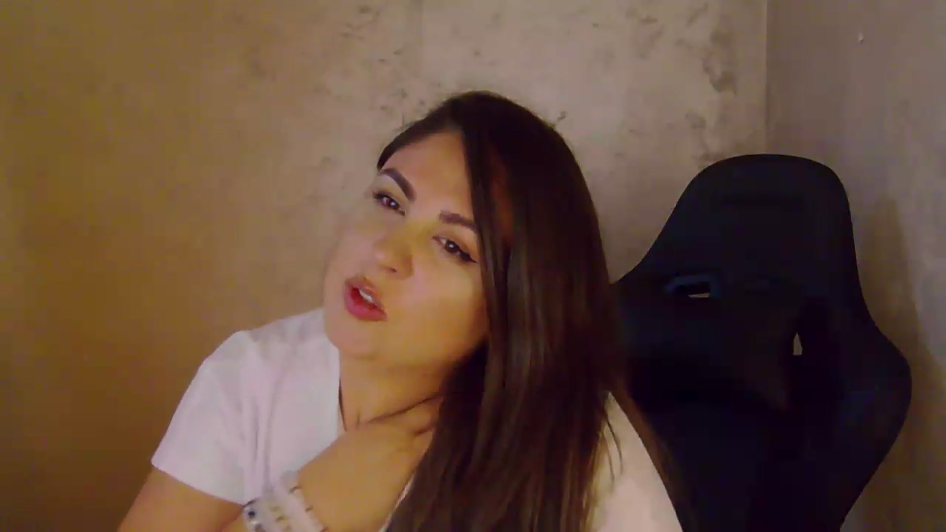 Gallery image thumbnail from NotVanilla's myfreecams stream on, 08/20/2026, 03:51 image 19 of 20