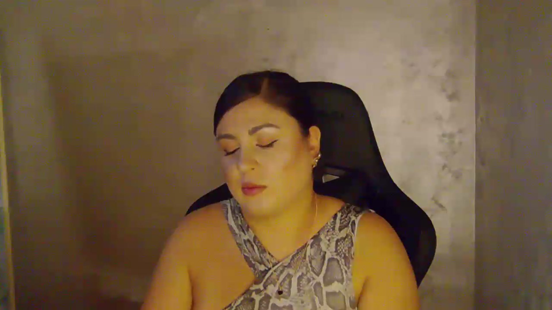 Gallery image thumbnail from NotVanilla's myfreecams stream on, 08/25/2026, 24:14 image 16 of 20