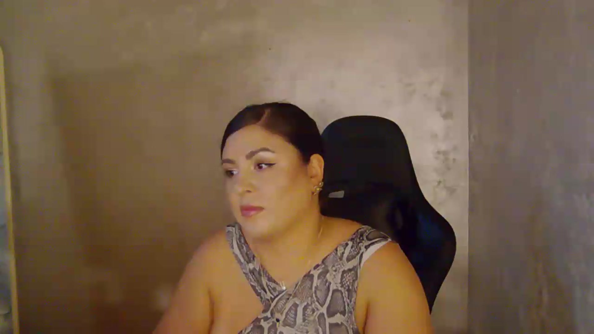 Gallery image thumbnail from NotVanilla's myfreecams stream on, 08/25/2026, 02:33 image 17 of 20