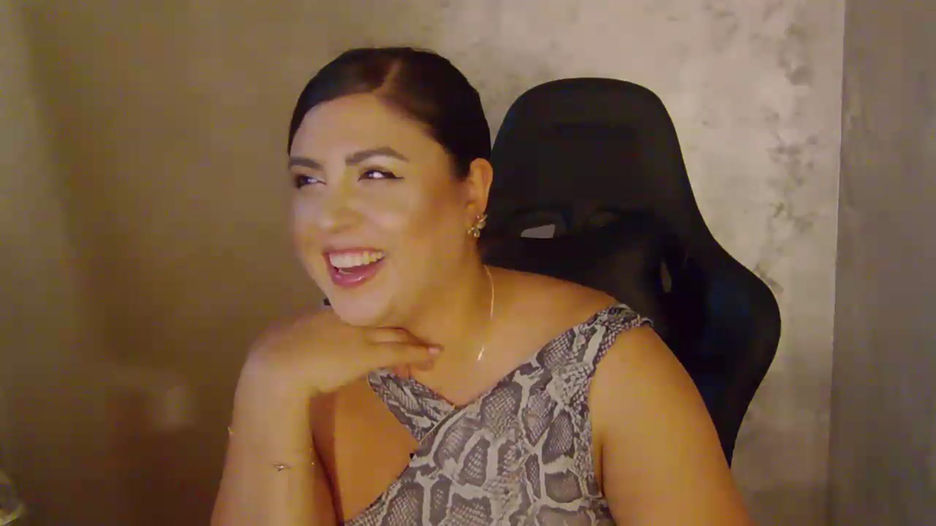 Gallery image thumbnail from NotVanilla's myfreecams stream on, 08/25/2026, 02:33 image 13 of 20