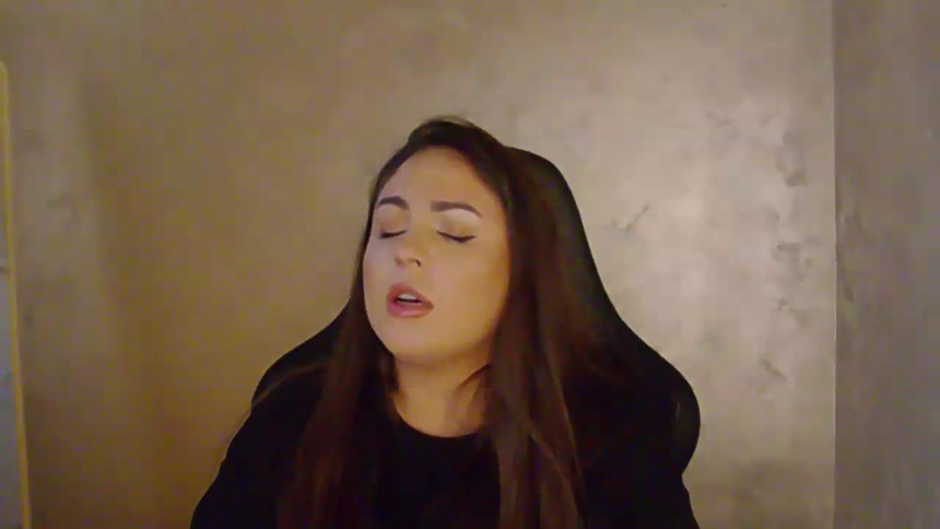 Gallery image thumbnail from NotVanilla's myfreecams stream on, 08/27/2026, 01:19 image 16 of 20
