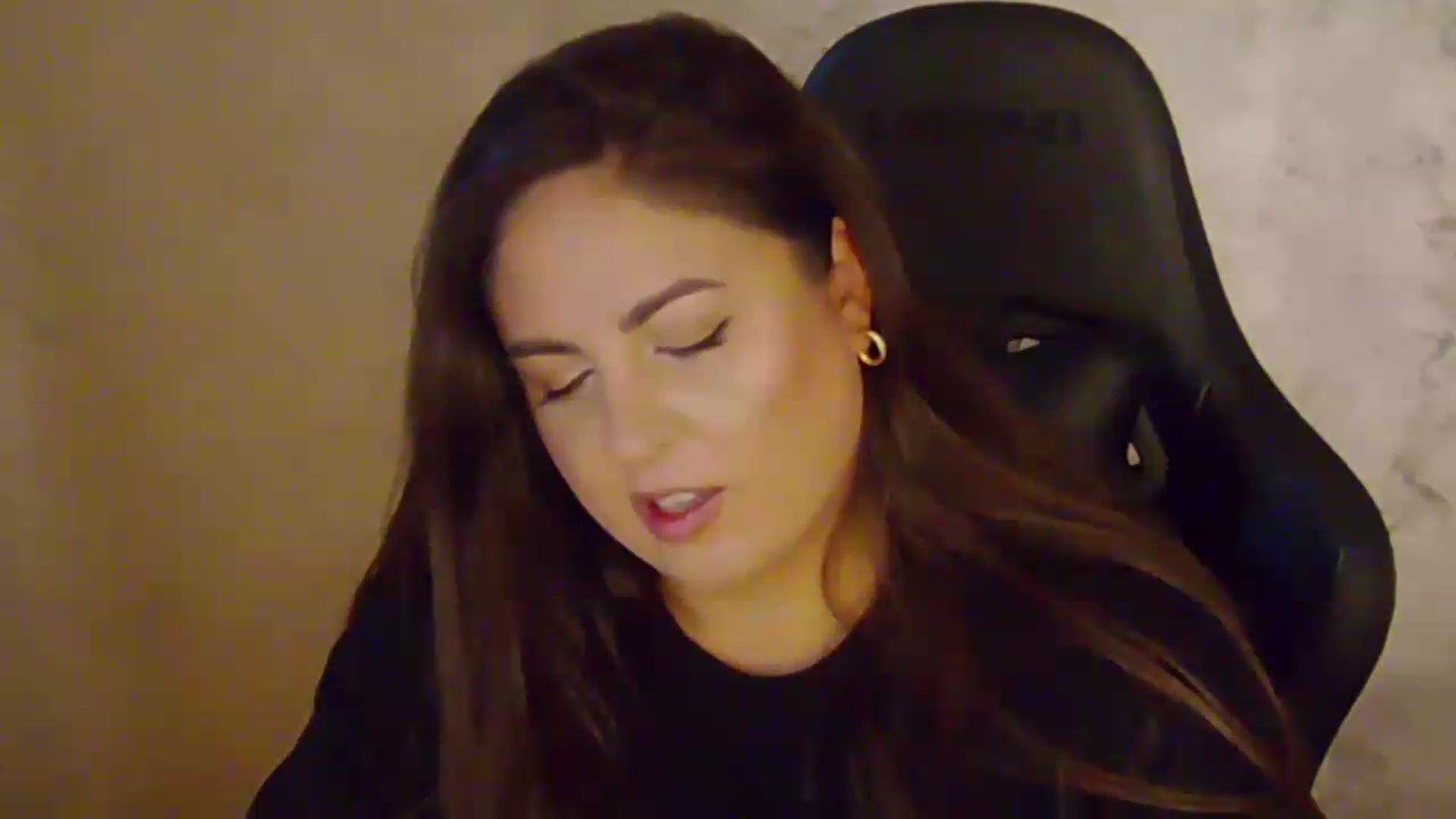 Gallery image thumbnail from NotVanilla's myfreecams stream on, 08/27/2026, 01:19 image 19 of 20