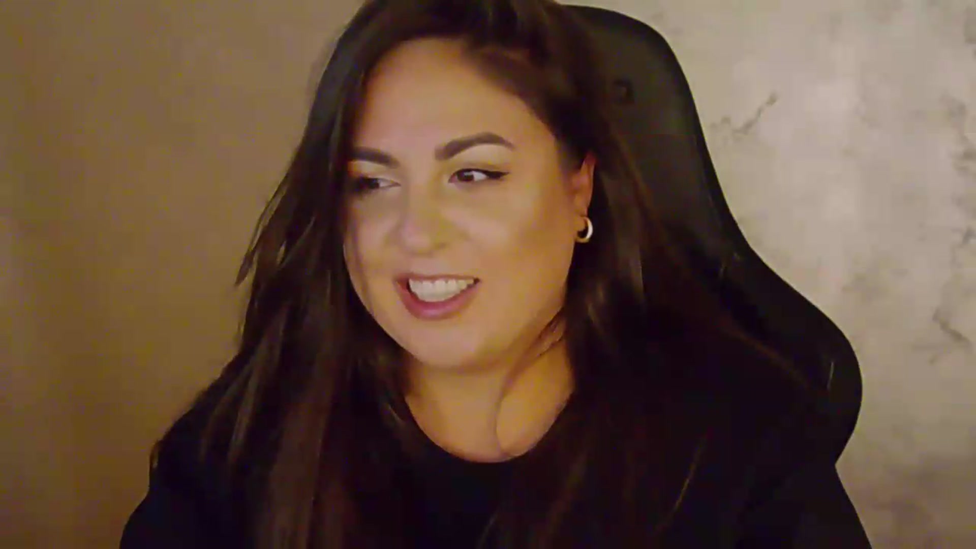 Gallery image thumbnail from NotVanilla's myfreecams stream on, 08/27/2026, 01:19 image 17 of 20