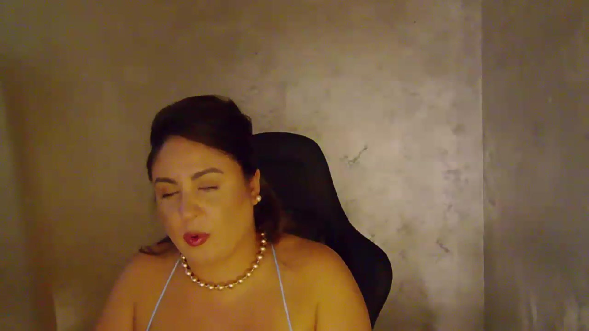 Gallery image thumbnail from NotVanilla's myfreecams stream on, 08/29/2026, 23:17 image 15 of 20