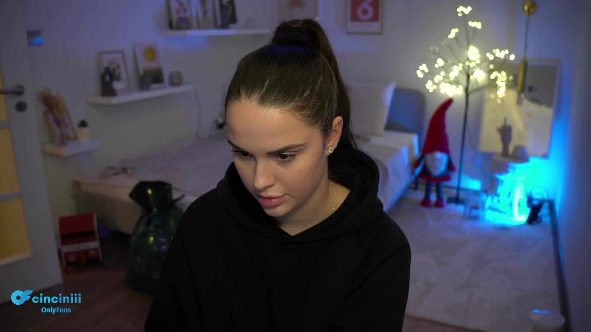 Gallery image thumbnail from NotYourNaomi's myfreecams stream on, 12/12/2024, 24:24 image 15 of 20