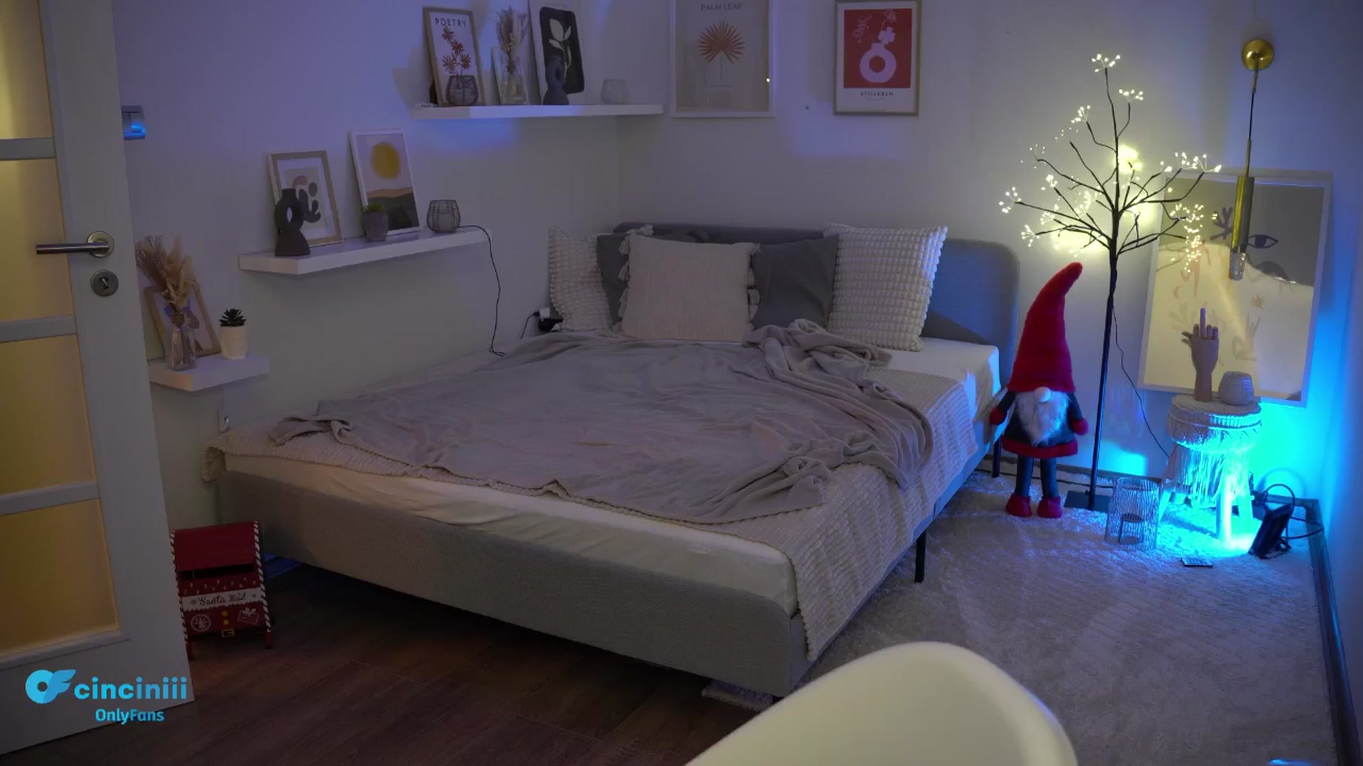 Gallery image thumbnail from NotYourNaomi's myfreecams stream on, 12/12/2024, 24:24 image 7 of 20