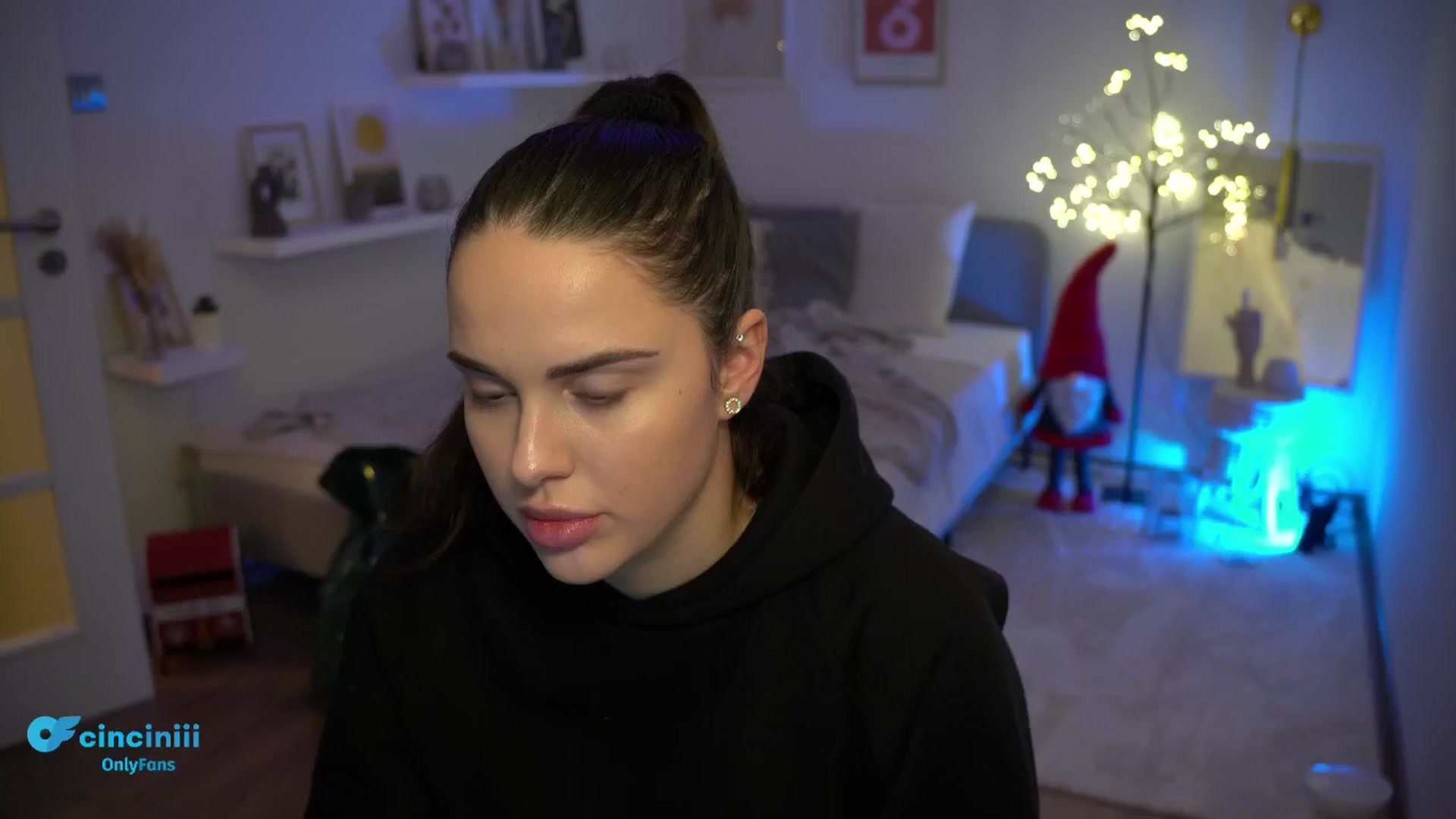 Gallery image thumbnail from NotYourNaomi's myfreecams stream on, 12/12/2024, 24:24 image 14 of 20