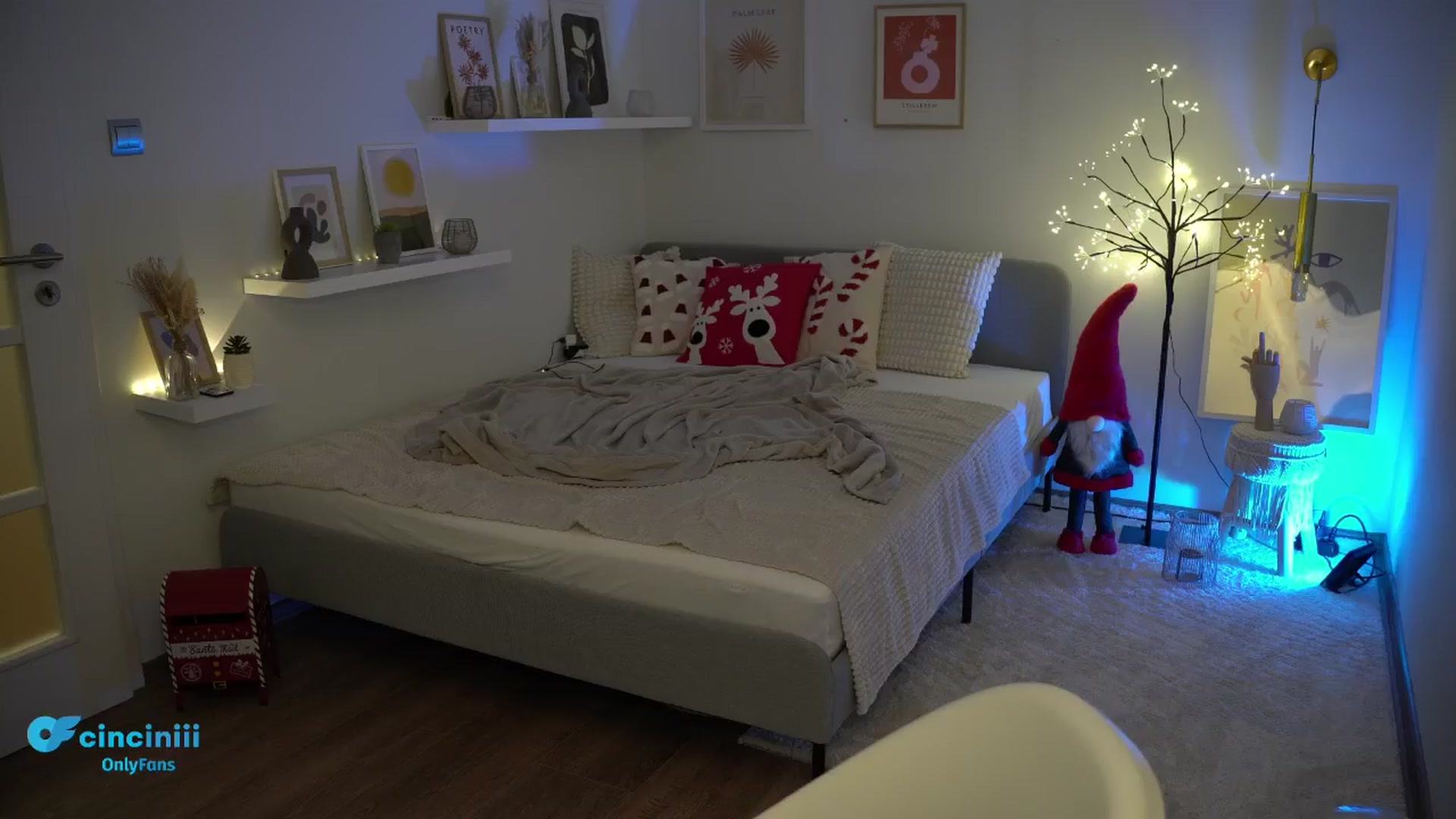 Gallery image thumbnail from NotYourNaomi's myfreecams stream on, 12/16/2024, 21:24 image 13 of 20