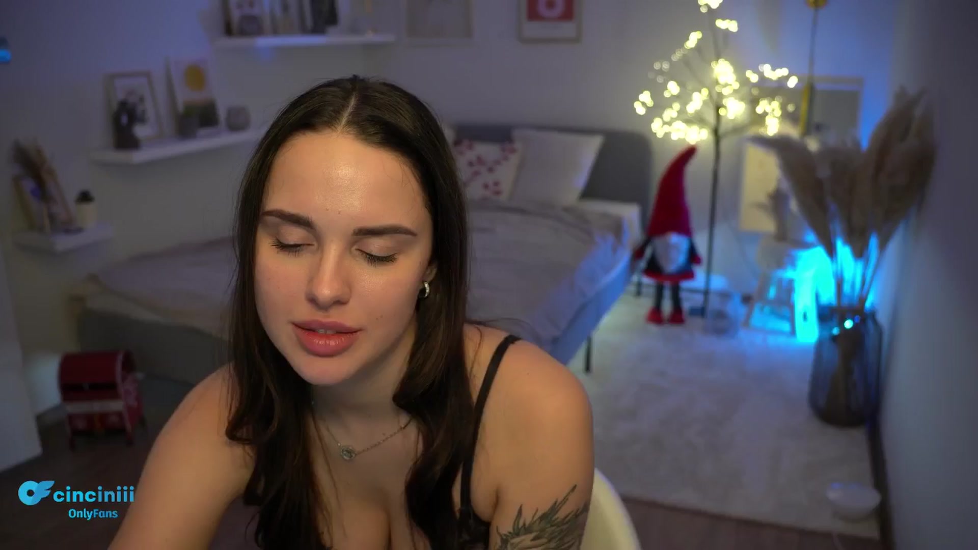 Gallery image thumbnail from NotYourNaomi's myfreecams stream on, 12/27/2024, 21:51 image 2 of 20