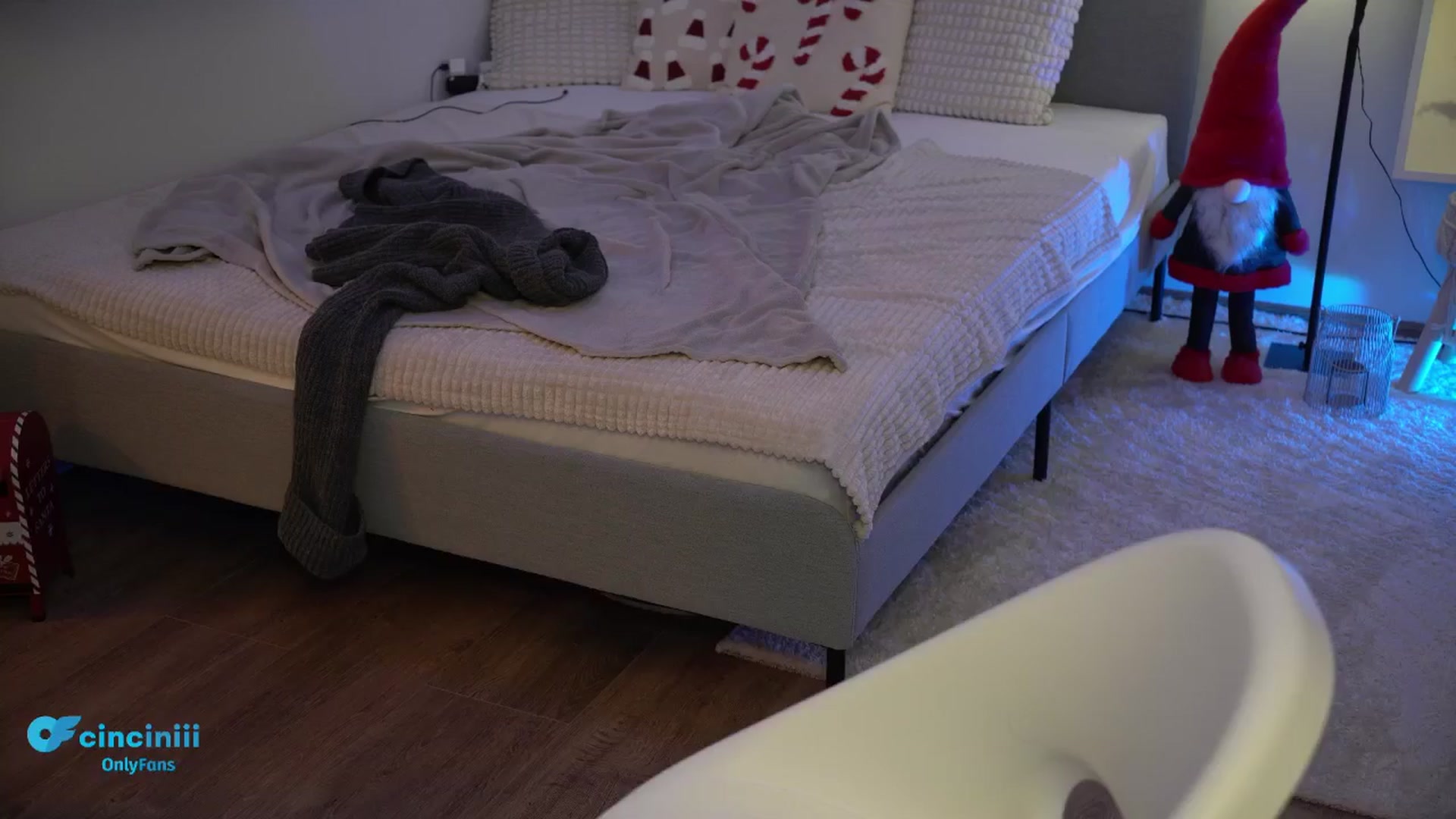 Gallery image thumbnail from NotYourNaomi's myfreecams stream on, 12/29/2024, 21:15 image 17 of 20