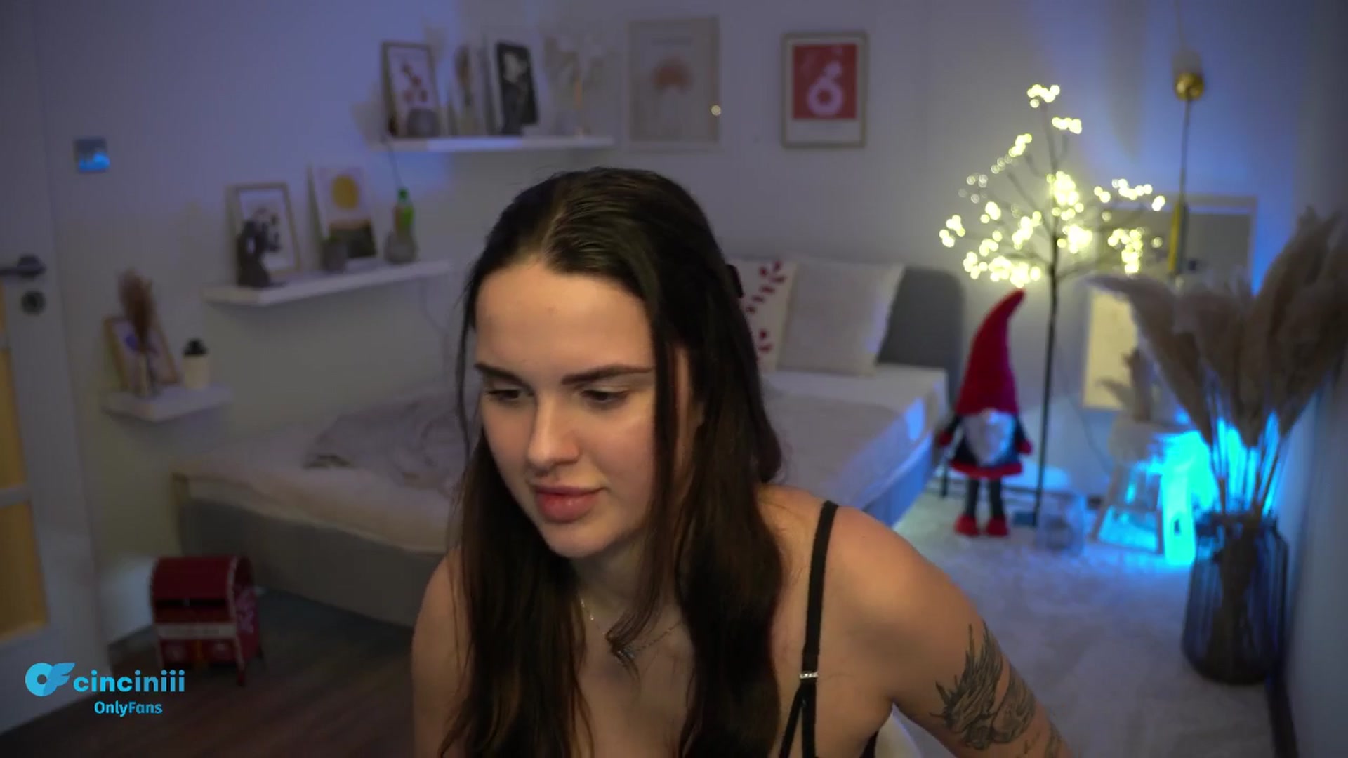 Gallery image thumbnail from NotYourNaomi's myfreecams stream on, 01/04/2025, 24:00 image 19 of 20