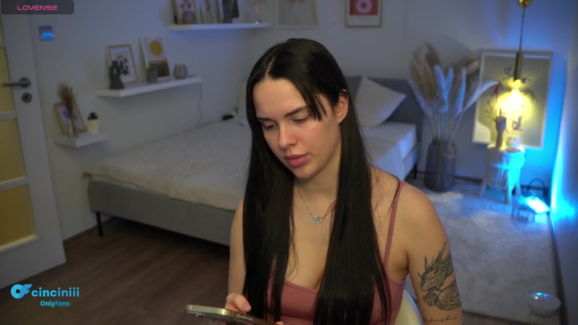 Gallery image thumbnail from NotYourNaomi's myfreecams stream on, 01/24/2025, 01:17 image 15 of 20