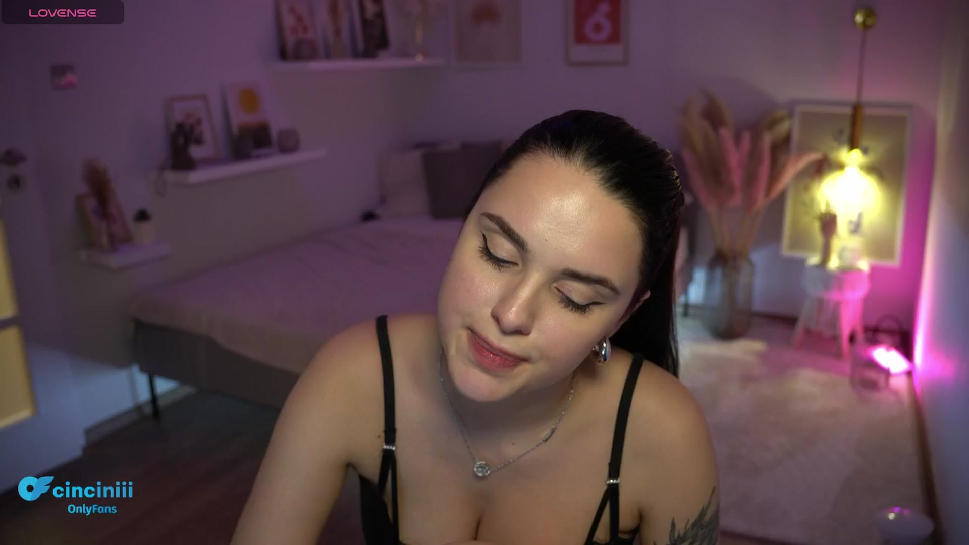 Gallery image thumbnail from NotYourNaomi's myfreecams stream on, 01/31/2025, 24:03 image 16 of 20