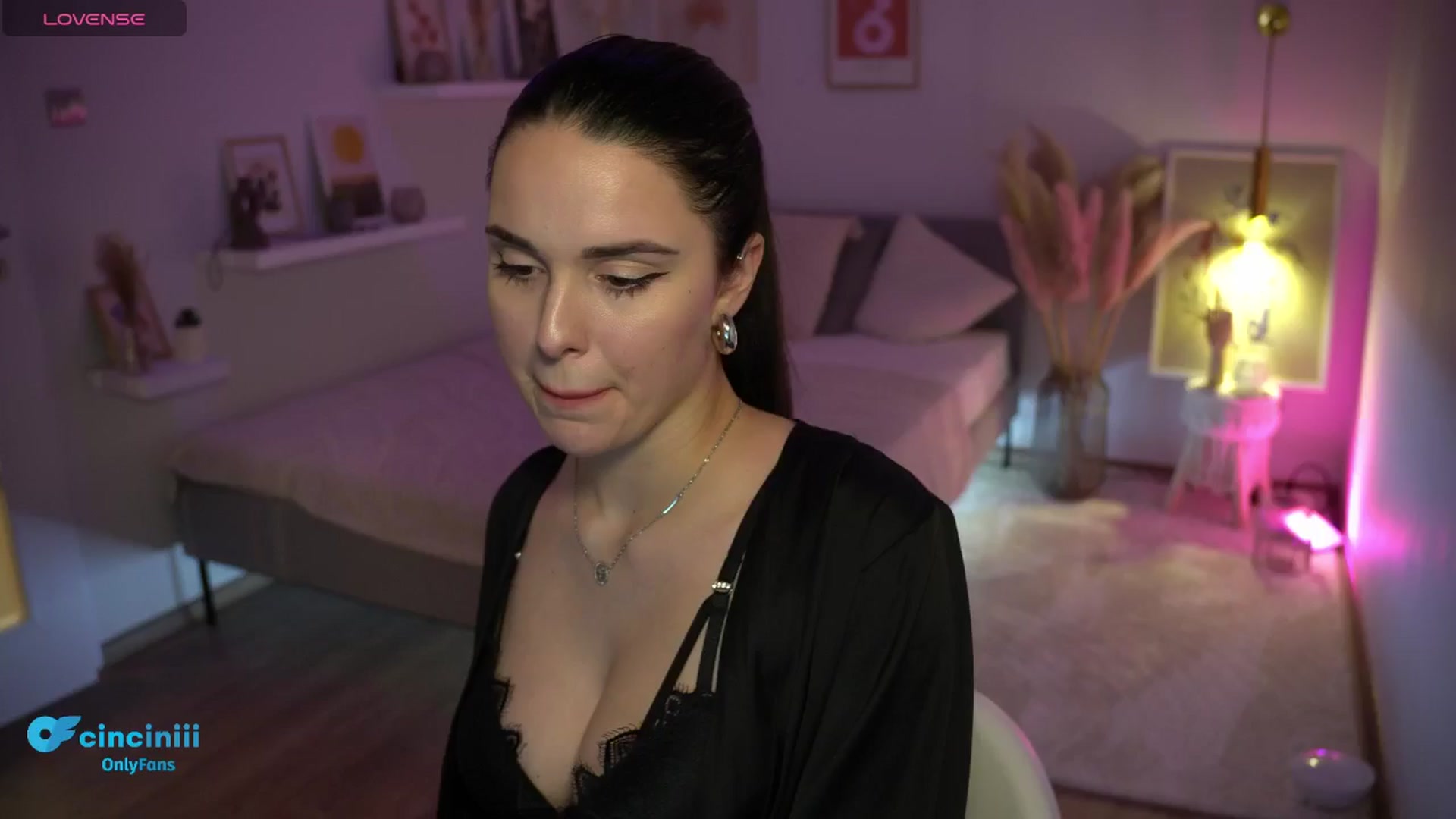 Gallery image thumbnail from NotYourNaomi's myfreecams stream on, 01/31/2025, 24:03 image 9 of 20