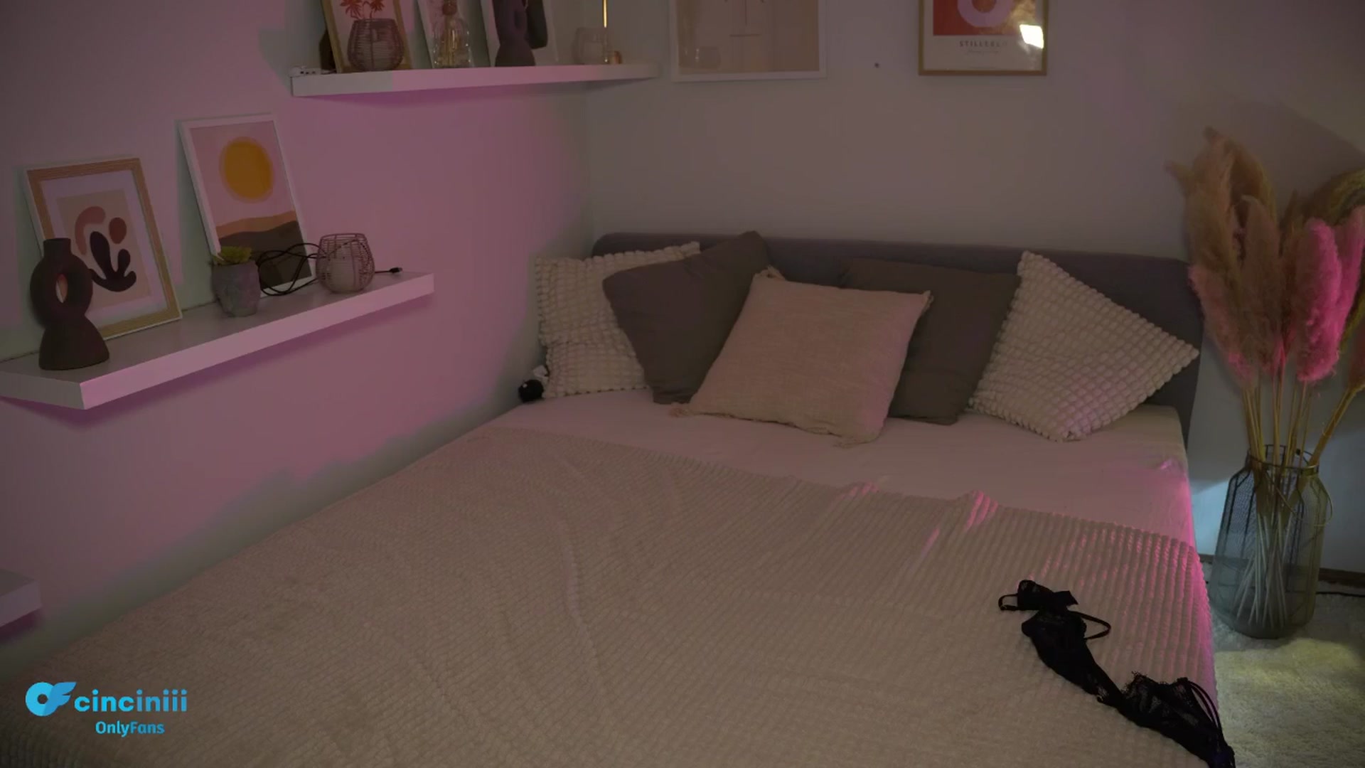 Gallery image thumbnail from NotYourNaomi's myfreecams stream on, 02/07/2025, 22:11 image 15 of 20